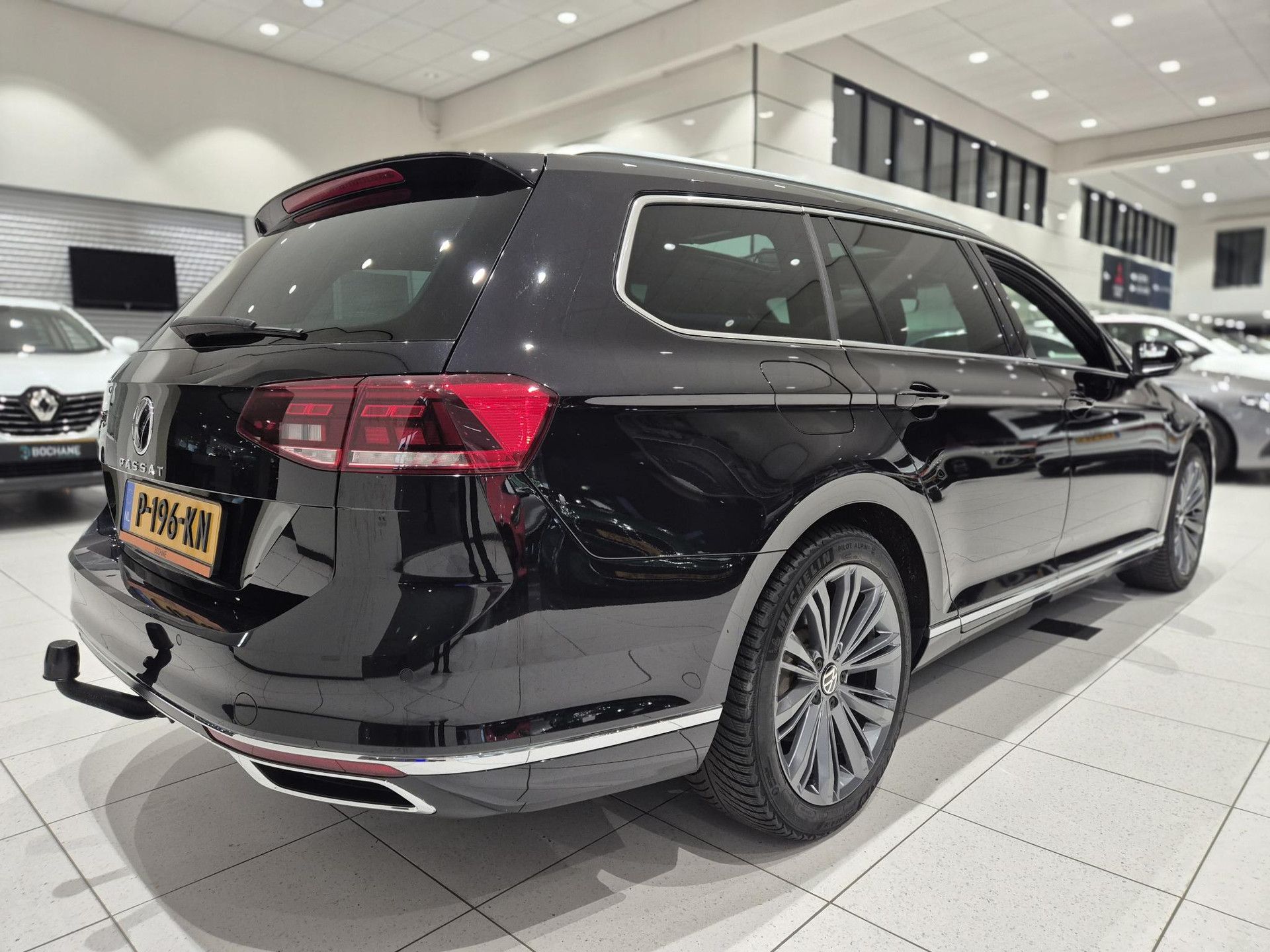 Volkswagen Passat met kenteken P-196-KN – achteraanzicht