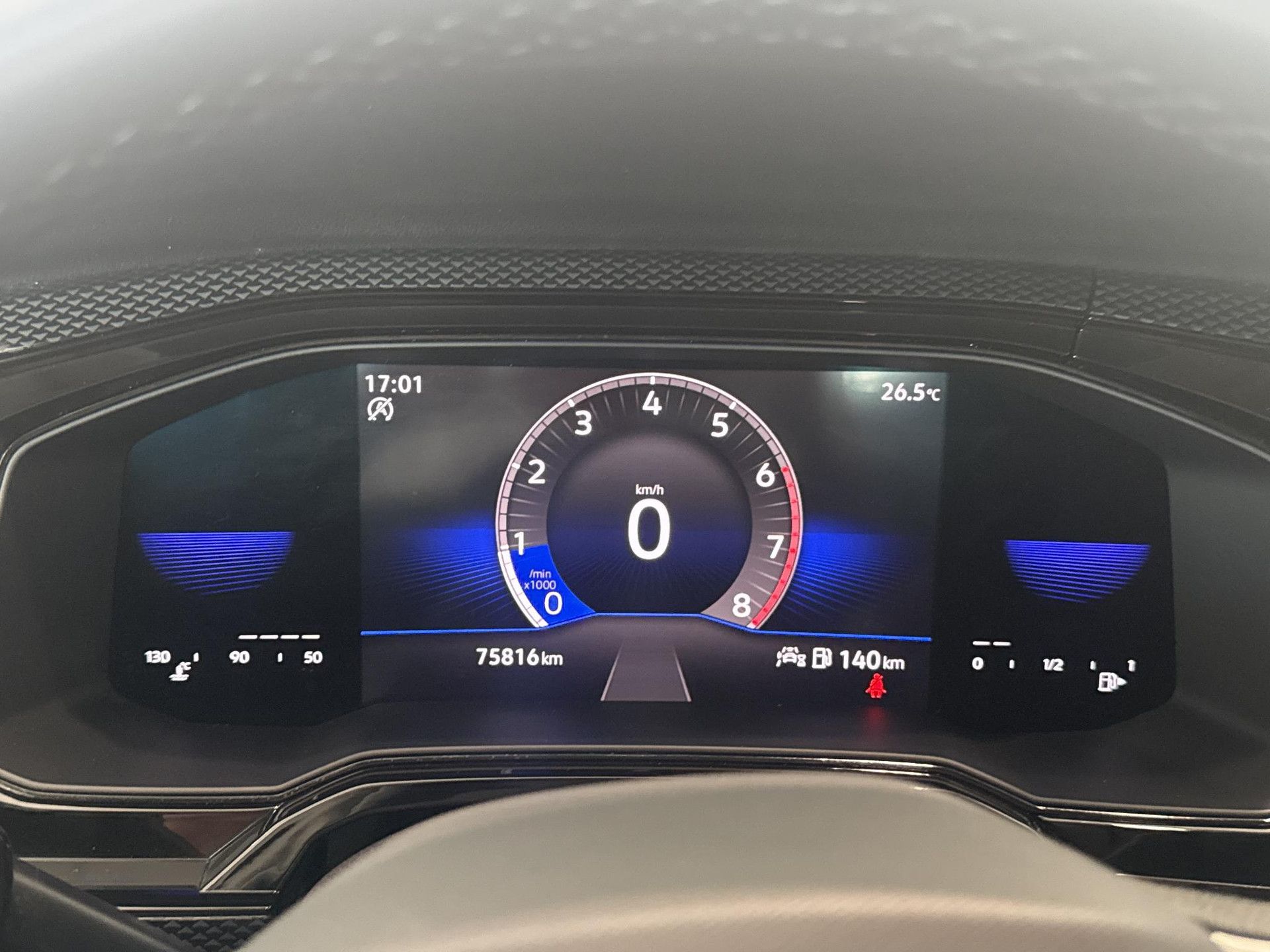Volkswagen Polo met kenteken P-223-RS – dashboard