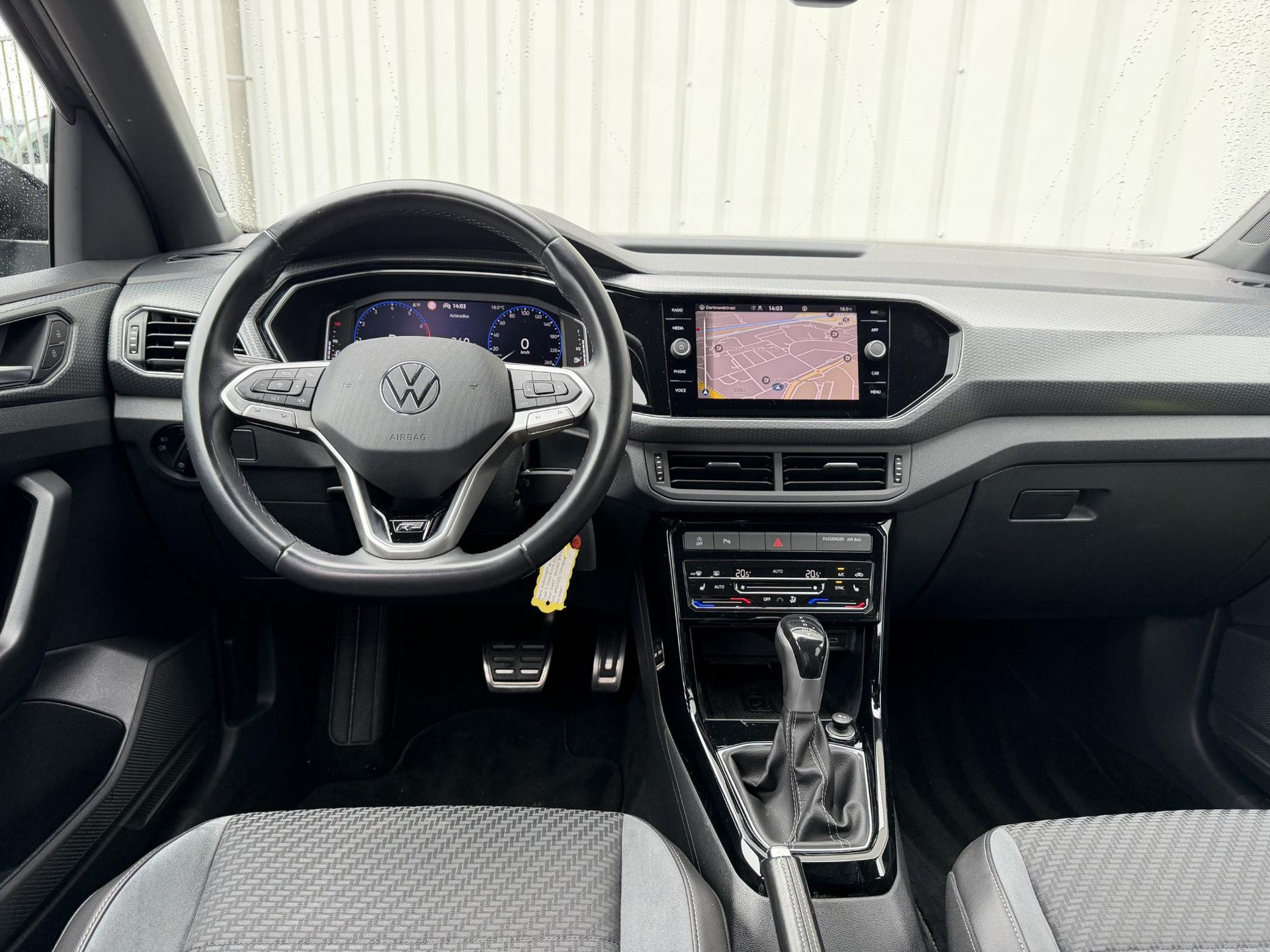Volkswagen T-Cross met kenteken KND-03-D – interieur