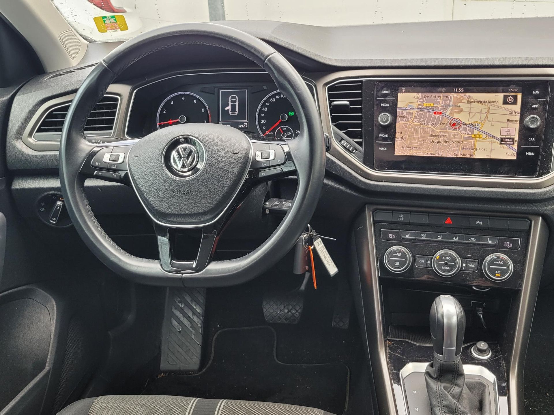 Volkswagen T-Roc met kenteken G-560-HK – interieur