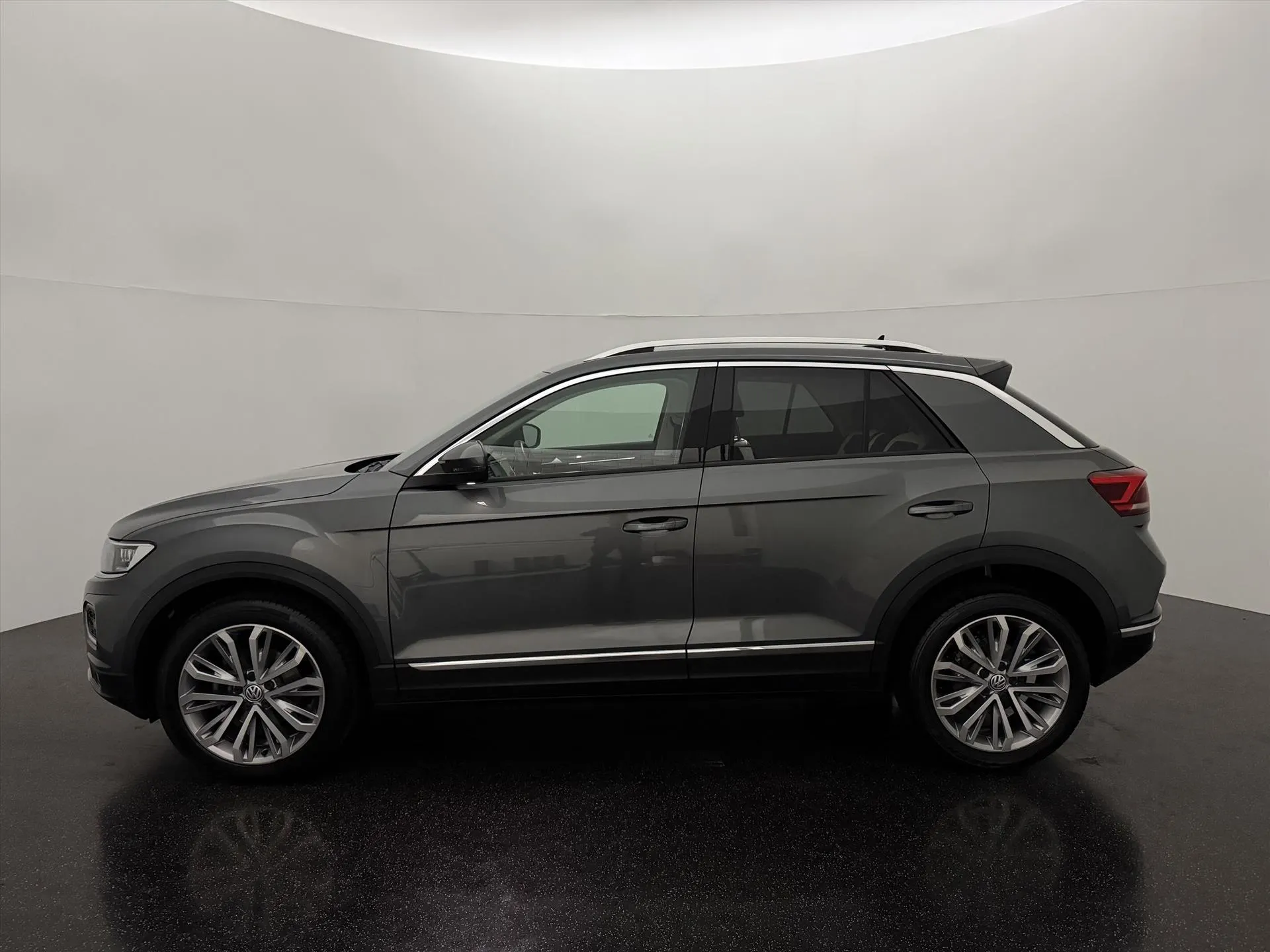 Volkswagen T-Roc met kenteken H-534-ZT – achteraanzicht
