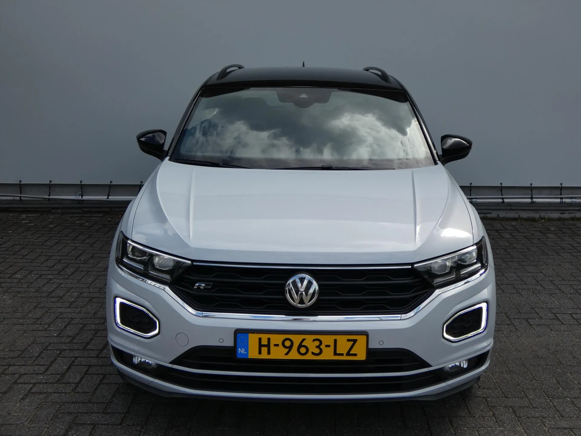 Volkswagen T-Roc met kenteken H-963-LZ – achteraanzicht