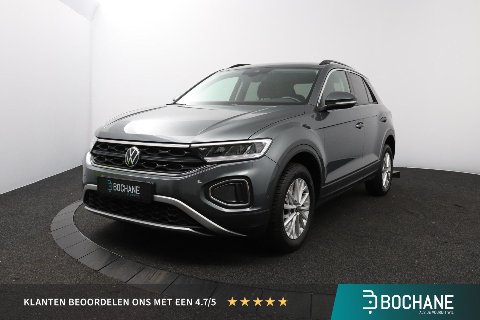 Volkswagen T-Roc met kenteken JVJ-06-L – vooraanzicht