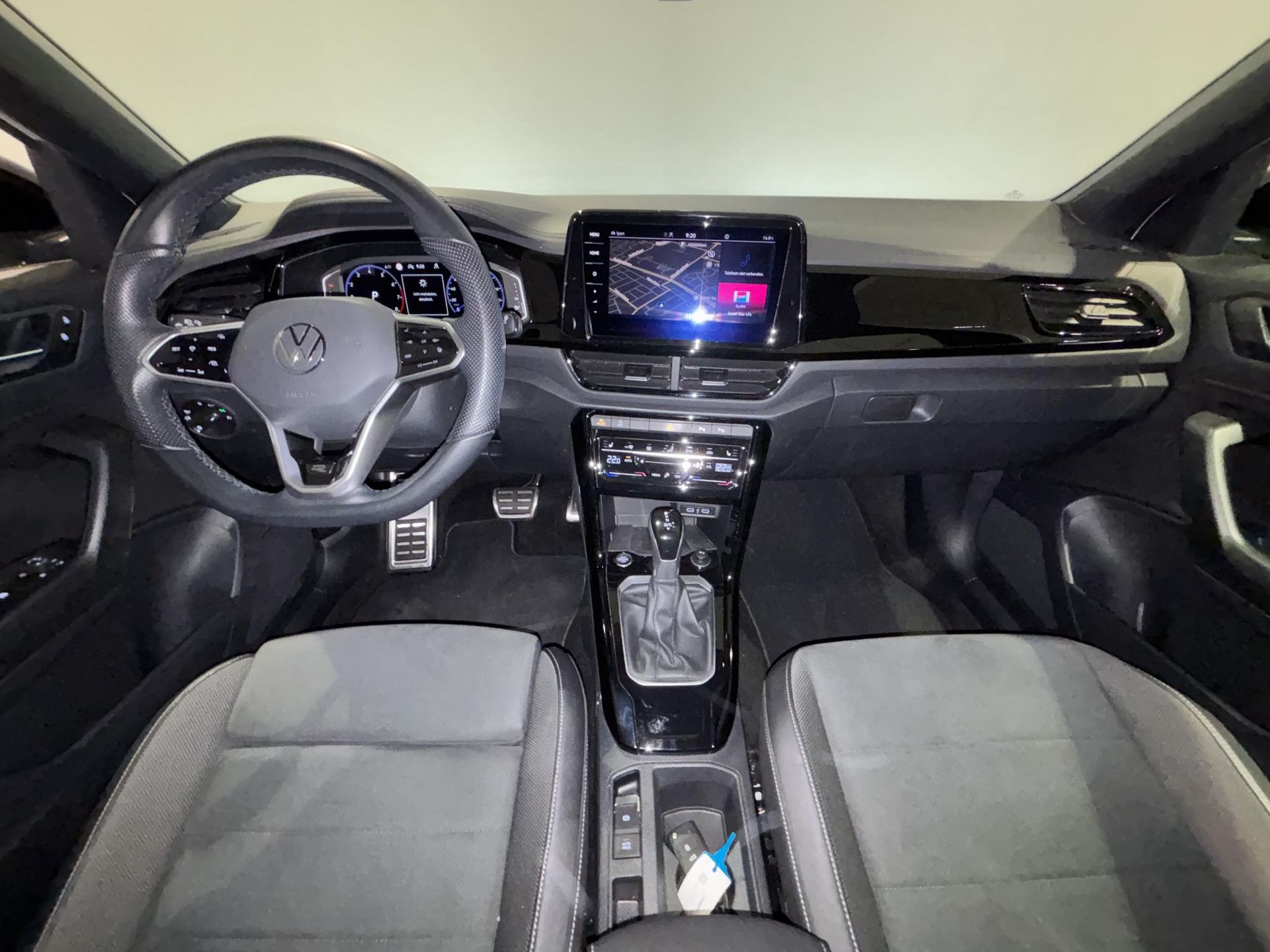 Volkswagen T-Roc met kenteken KGS-76-F – interieur