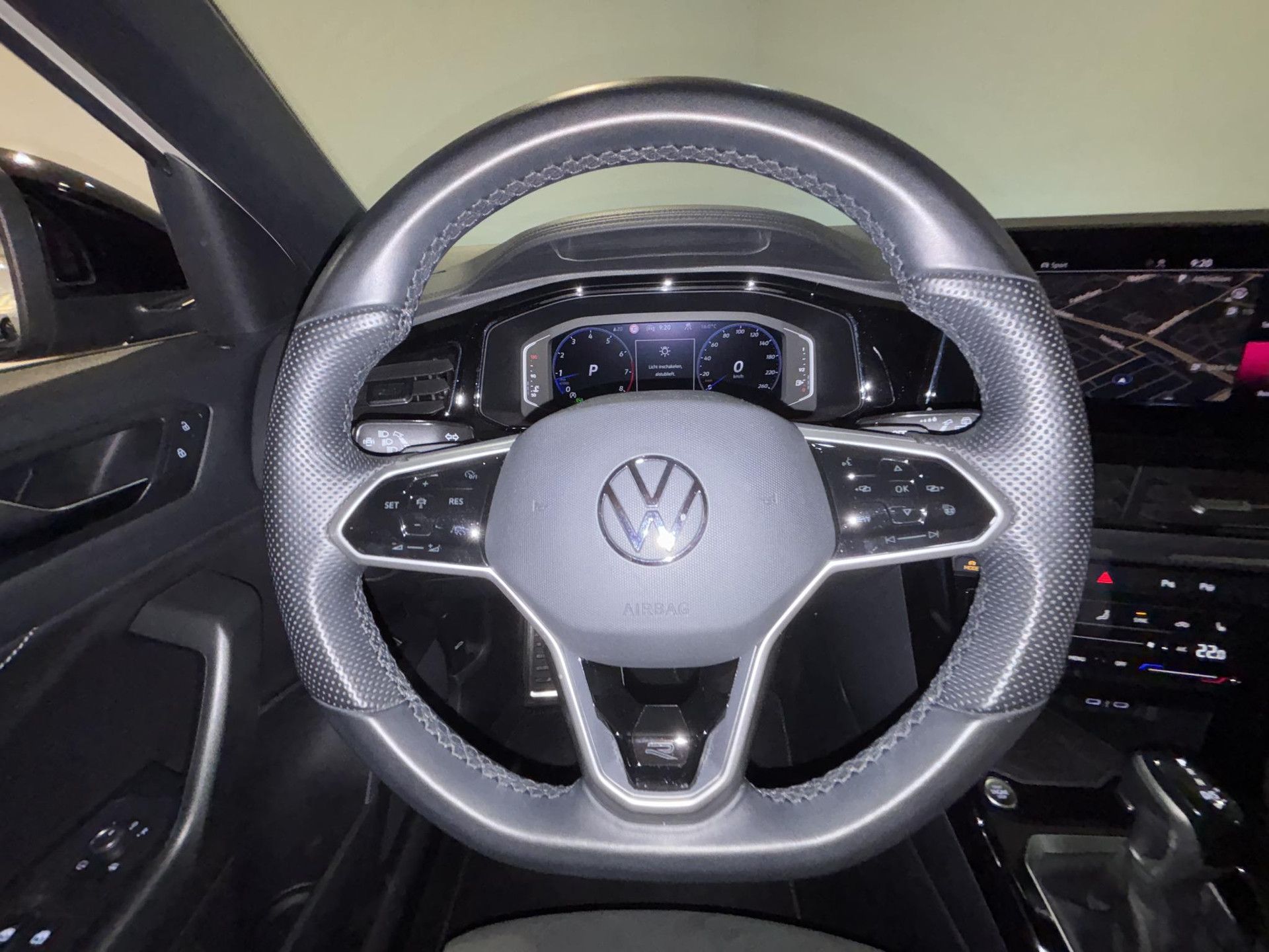 Volkswagen T-Roc met kenteken KGS-76-F – dashboard