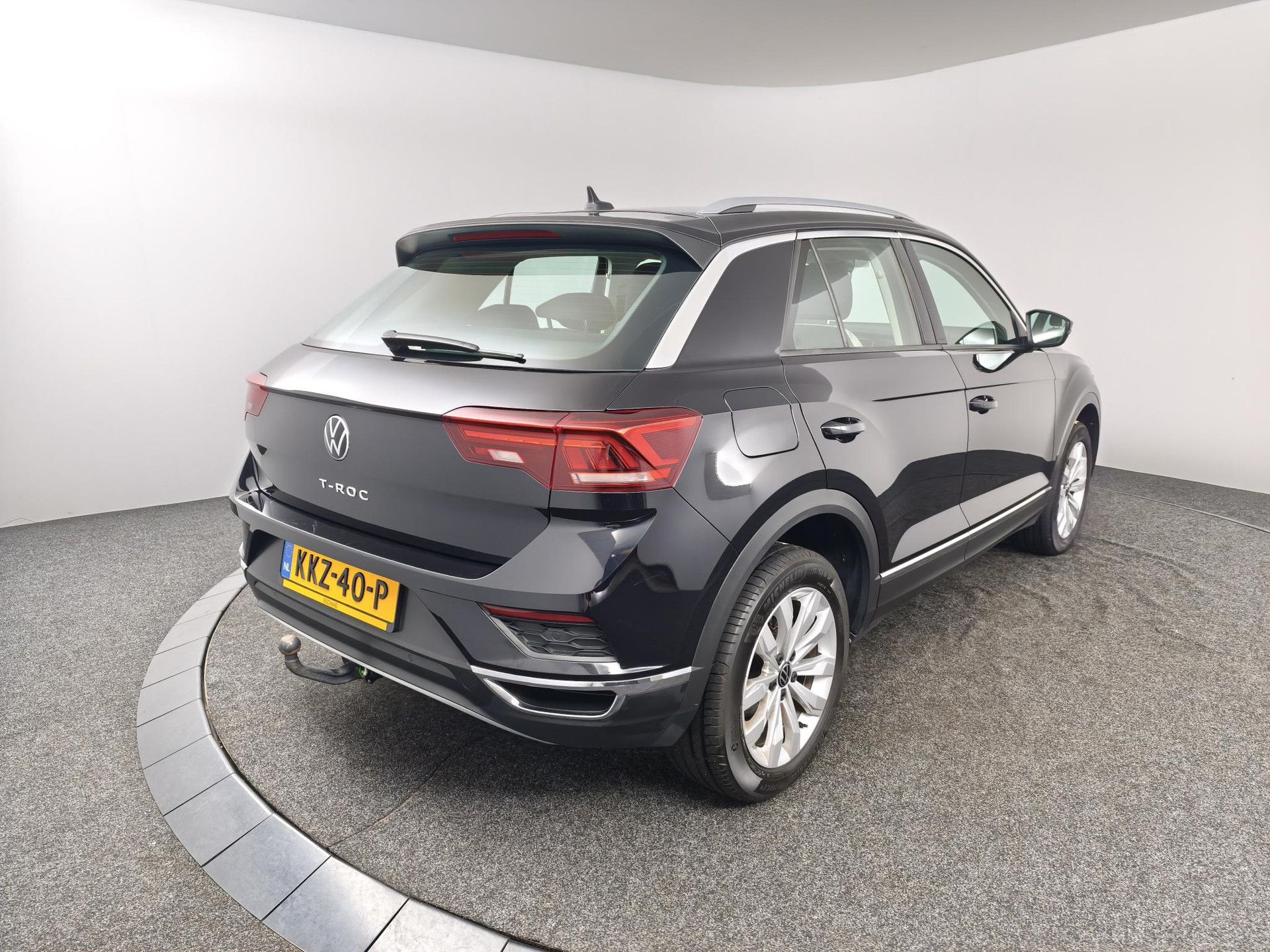 Volkswagen T-Roc met kenteken KKZ-40-P – achteraanzicht