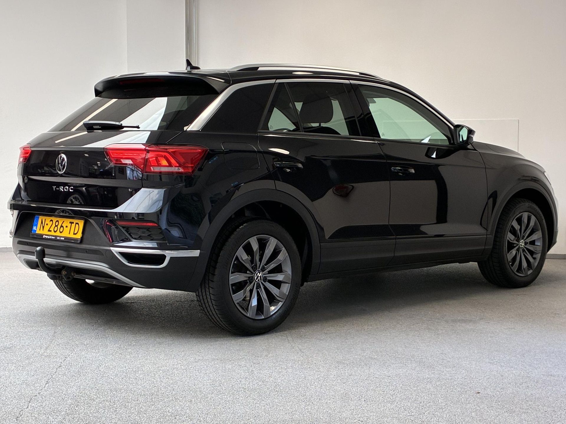 Volkswagen T-Roc met kenteken N-286-TD – achteraanzicht