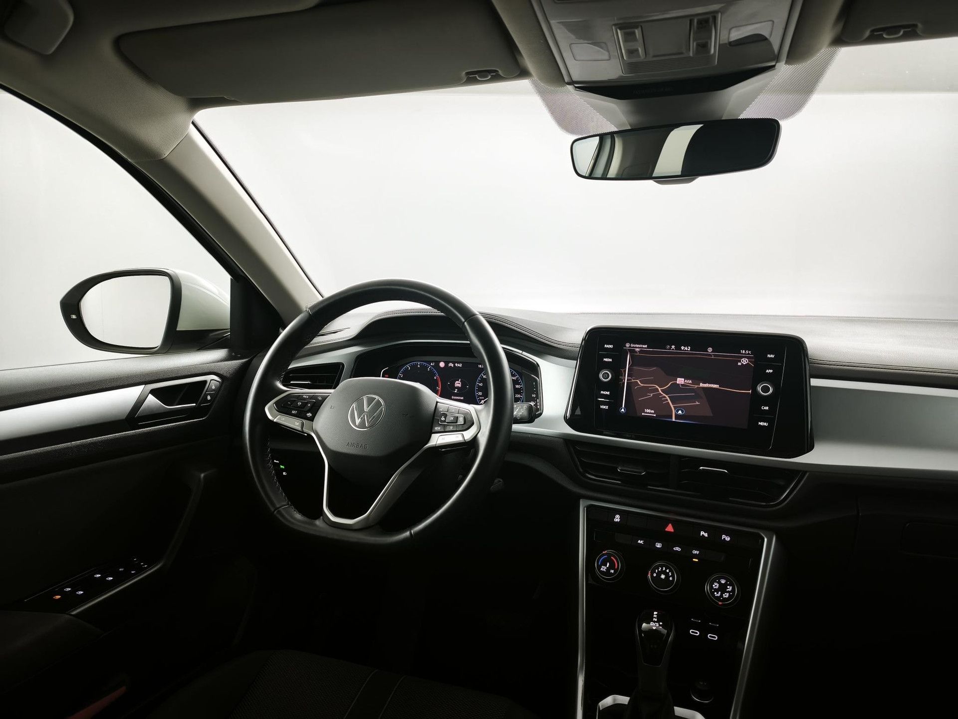 Volkswagen T-Roc met kenteken R-078-TL – interieur