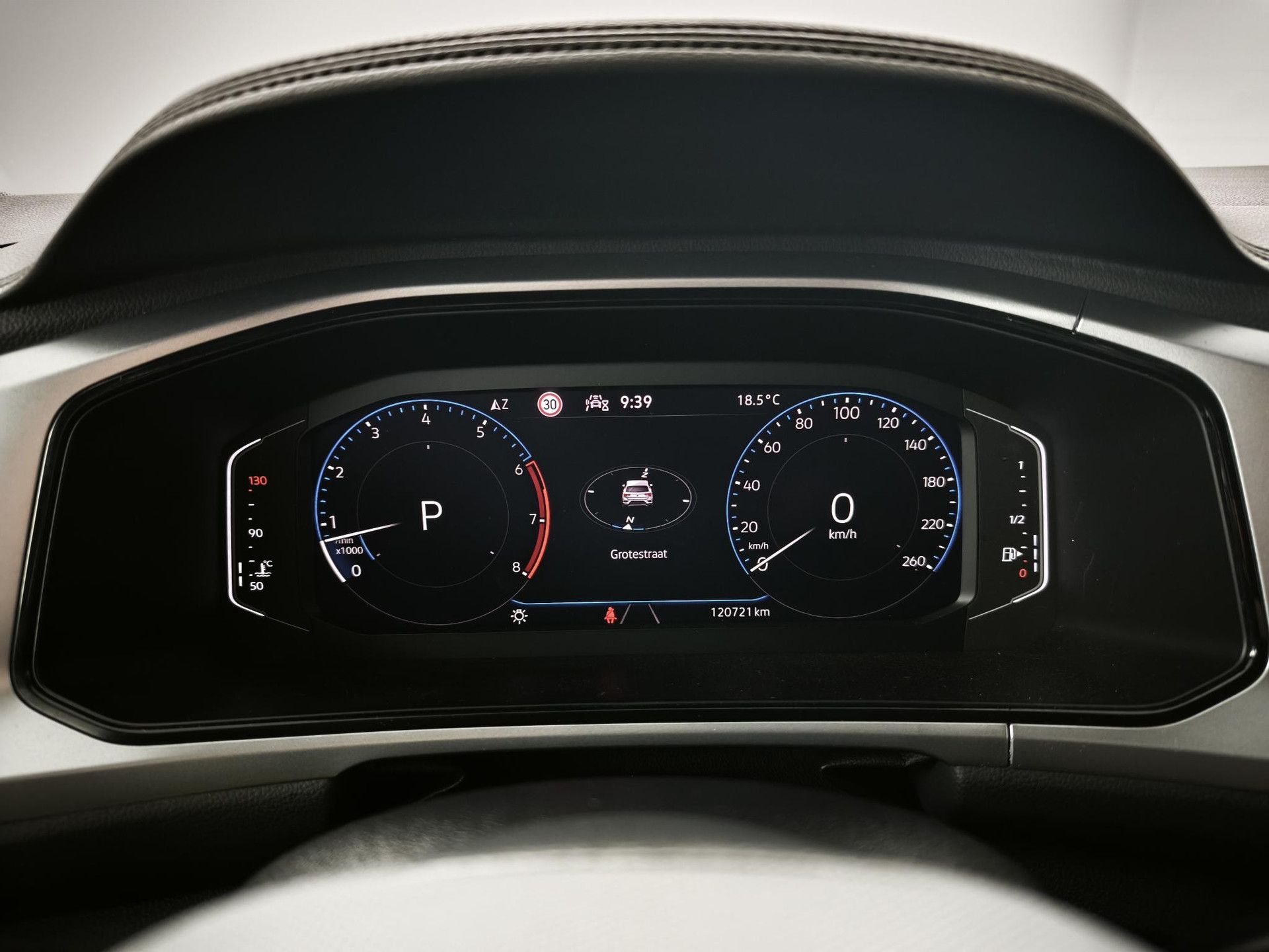 Volkswagen T-Roc met kenteken R-078-TL – dashboard