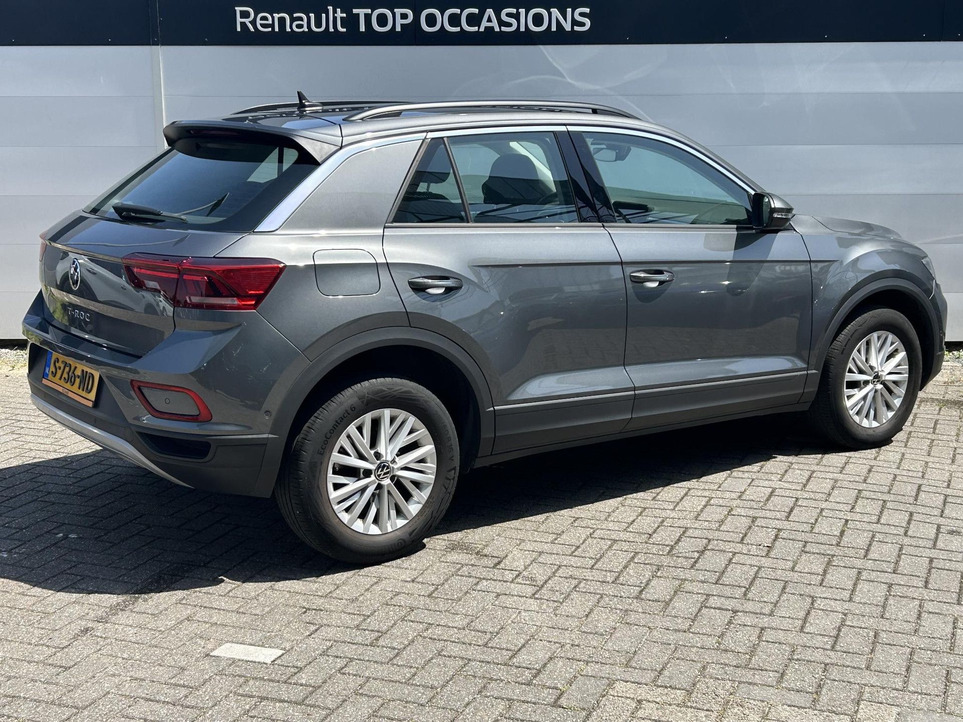 Volkswagen T-Roc met kenteken S-736-ND – achteraanzicht
