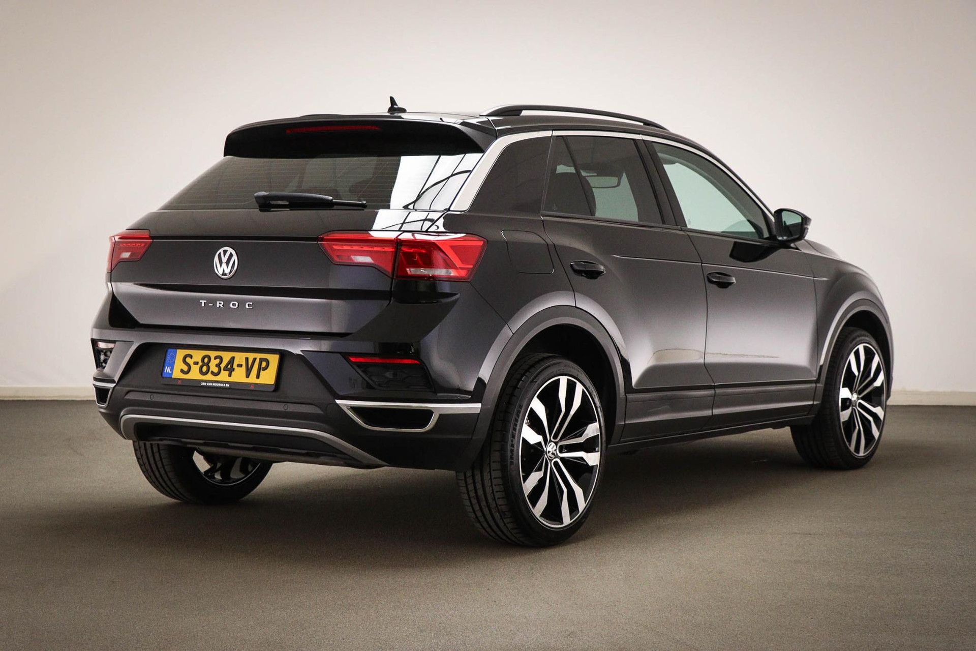 Volkswagen T-Roc met kenteken S-834-VP – achteraanzicht