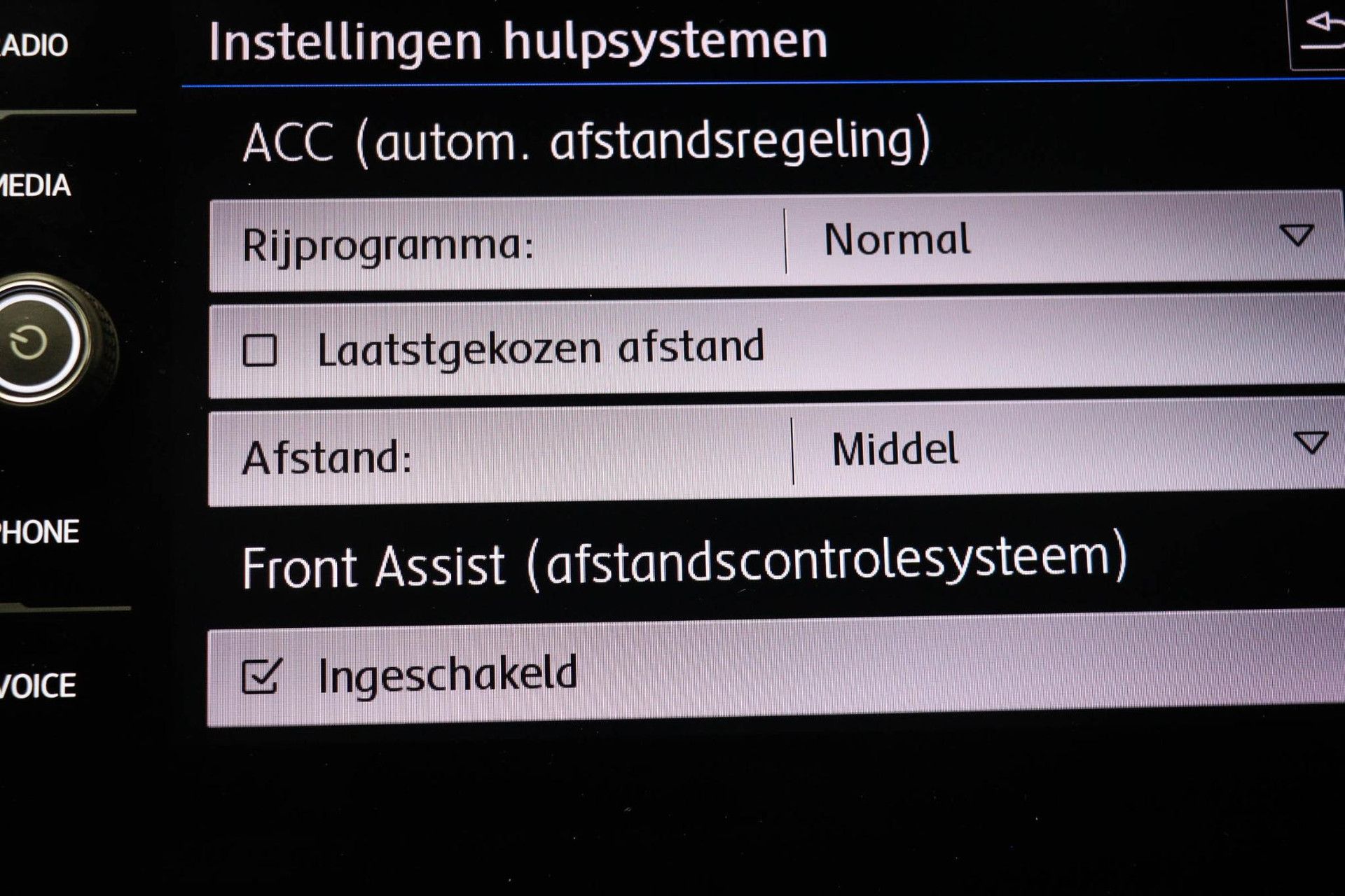 Volkswagen T-Roc met kenteken S-834-VP – detailfoto