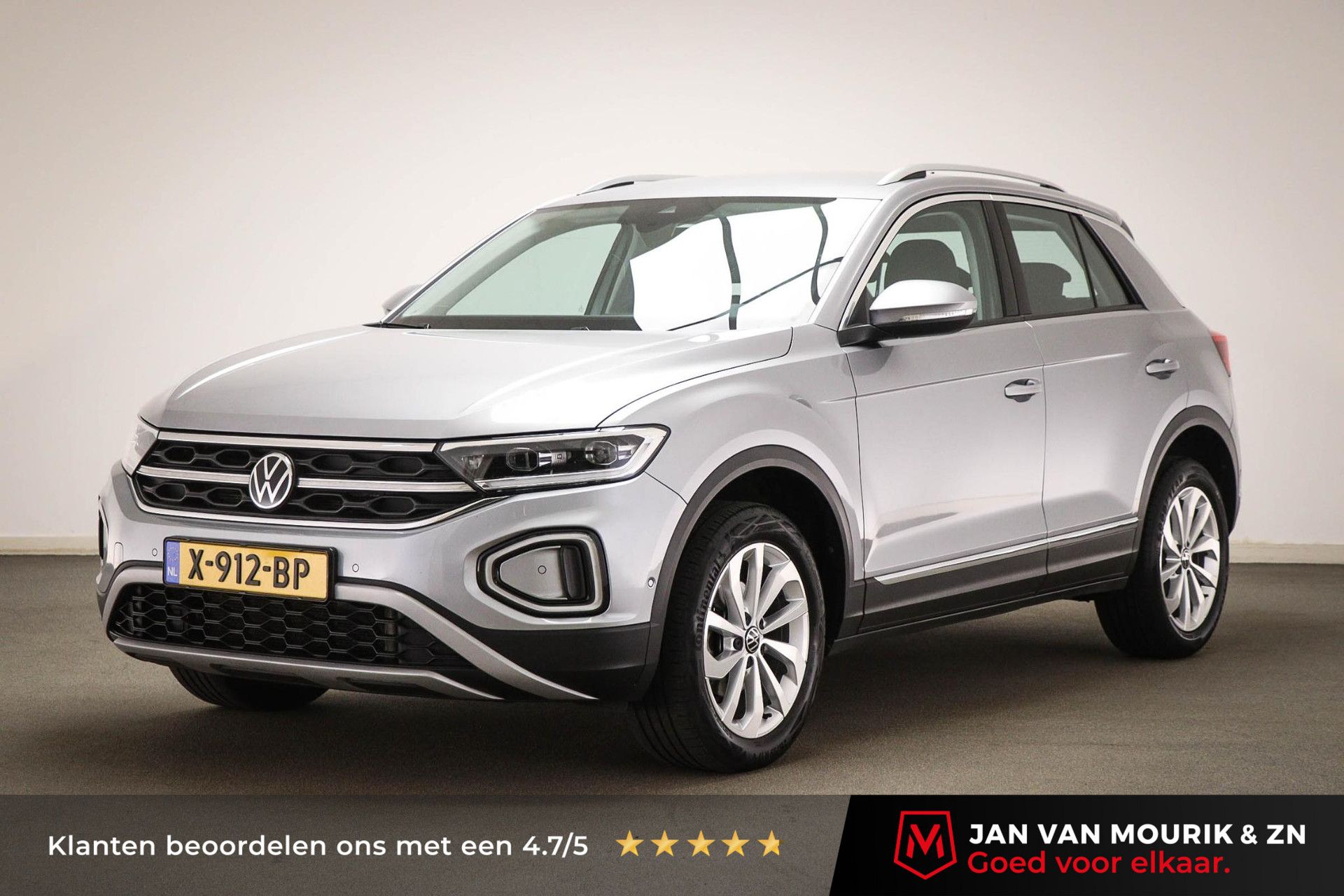 Volkswagen T-Roc met kenteken X-912-BP – vooraanzicht