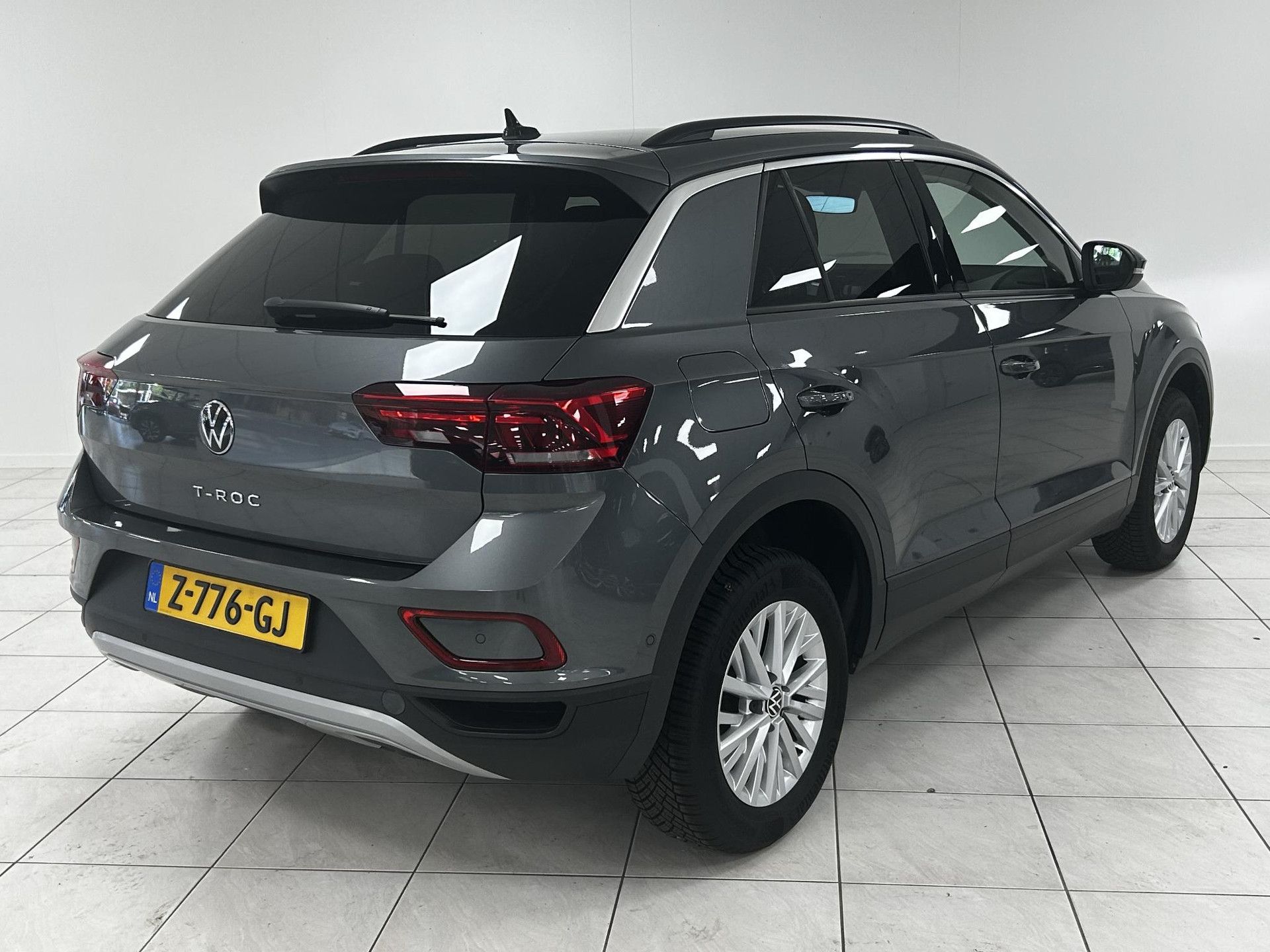 Volkswagen T-Roc met kenteken Z-776-GJ – achteraanzicht
