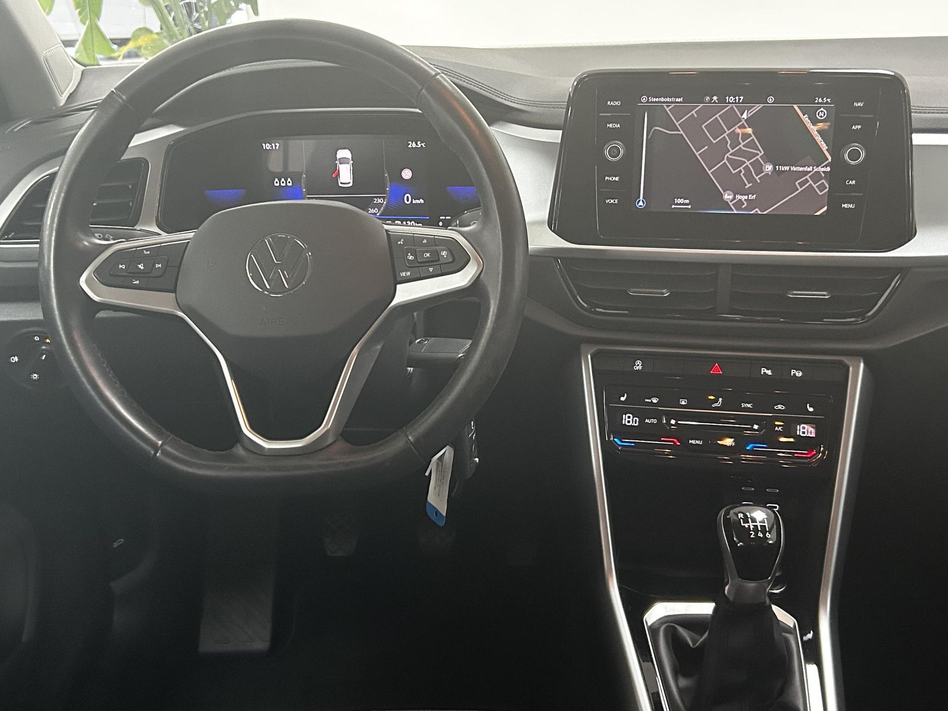 Volkswagen T-Roc met kenteken Z-776-GJ – interieur