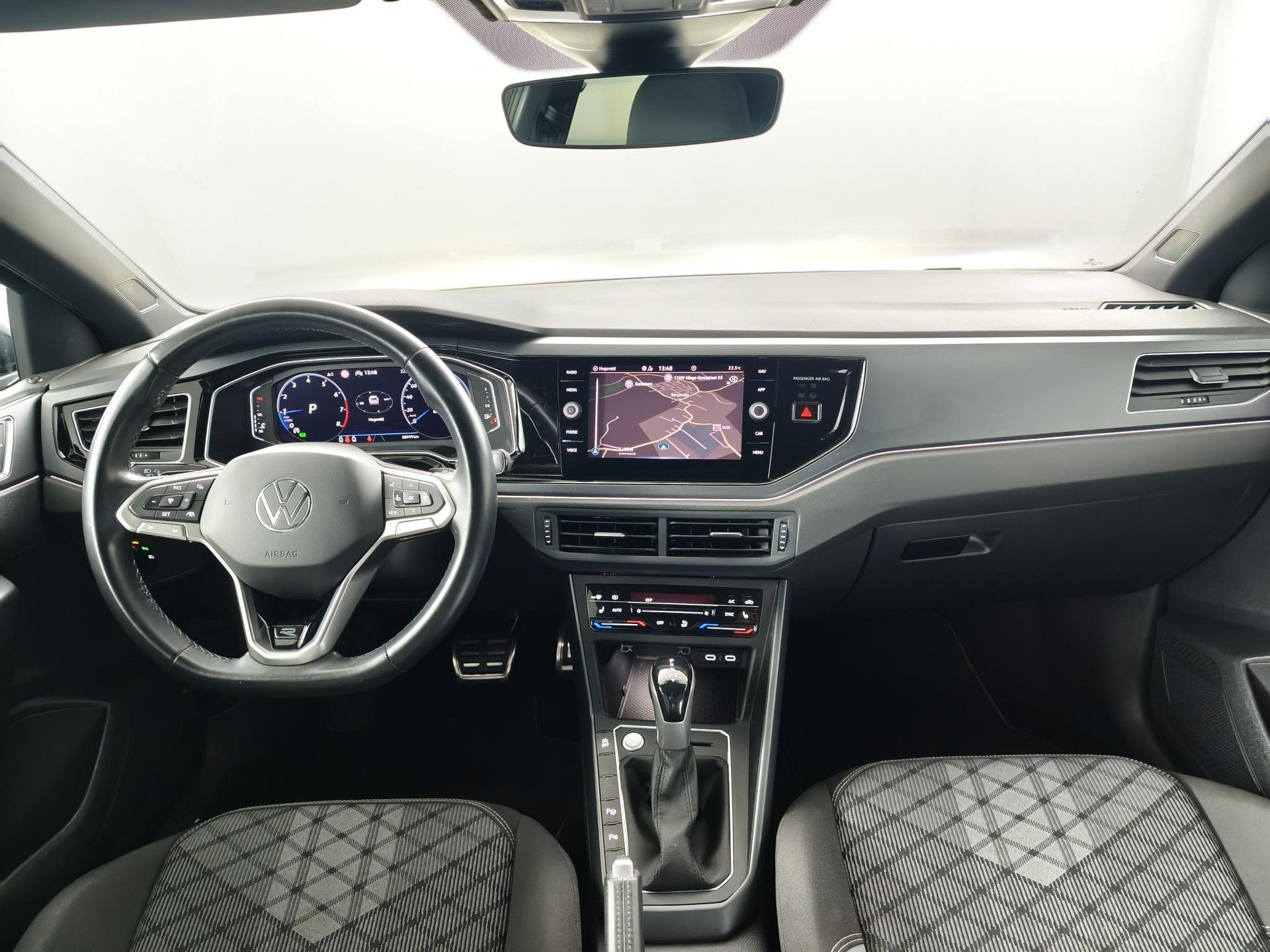 Volkswagen Taigo met kenteken R-963-DN – interieur