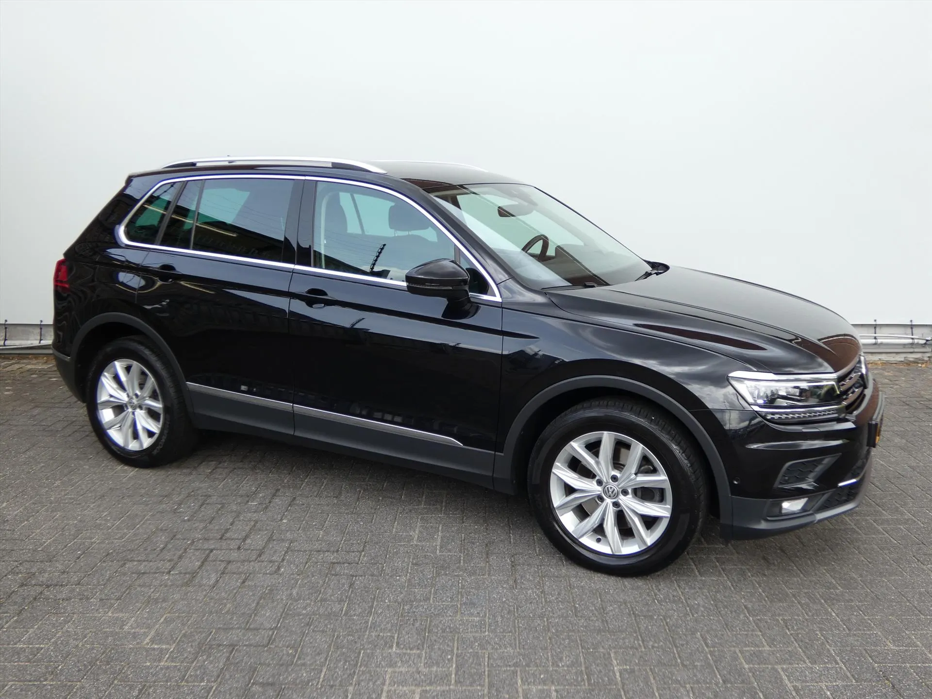 Volkswagen Tiguan met kenteken GBF-09-J – interieur