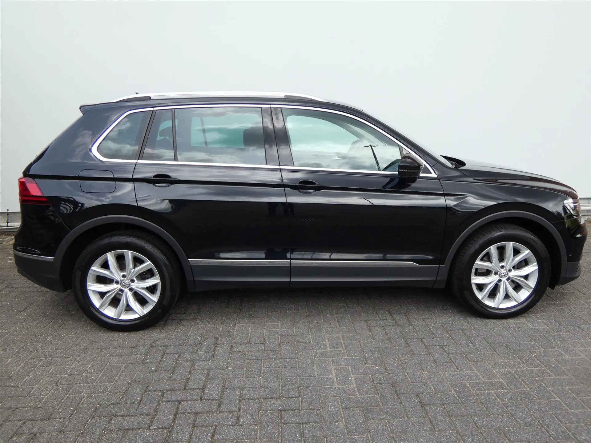 Volkswagen Tiguan met kenteken GBF-09-J – dashboard