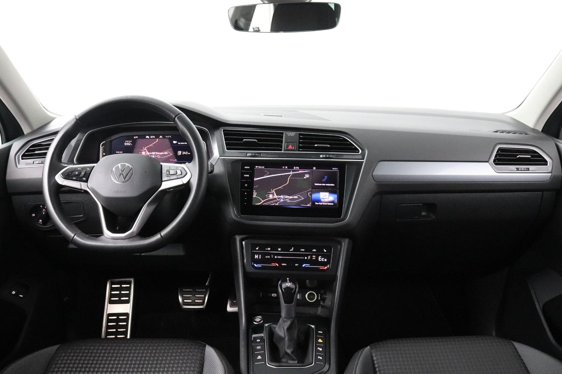 Volkswagen Tiguan met kenteken JHD-31-Z – interieur