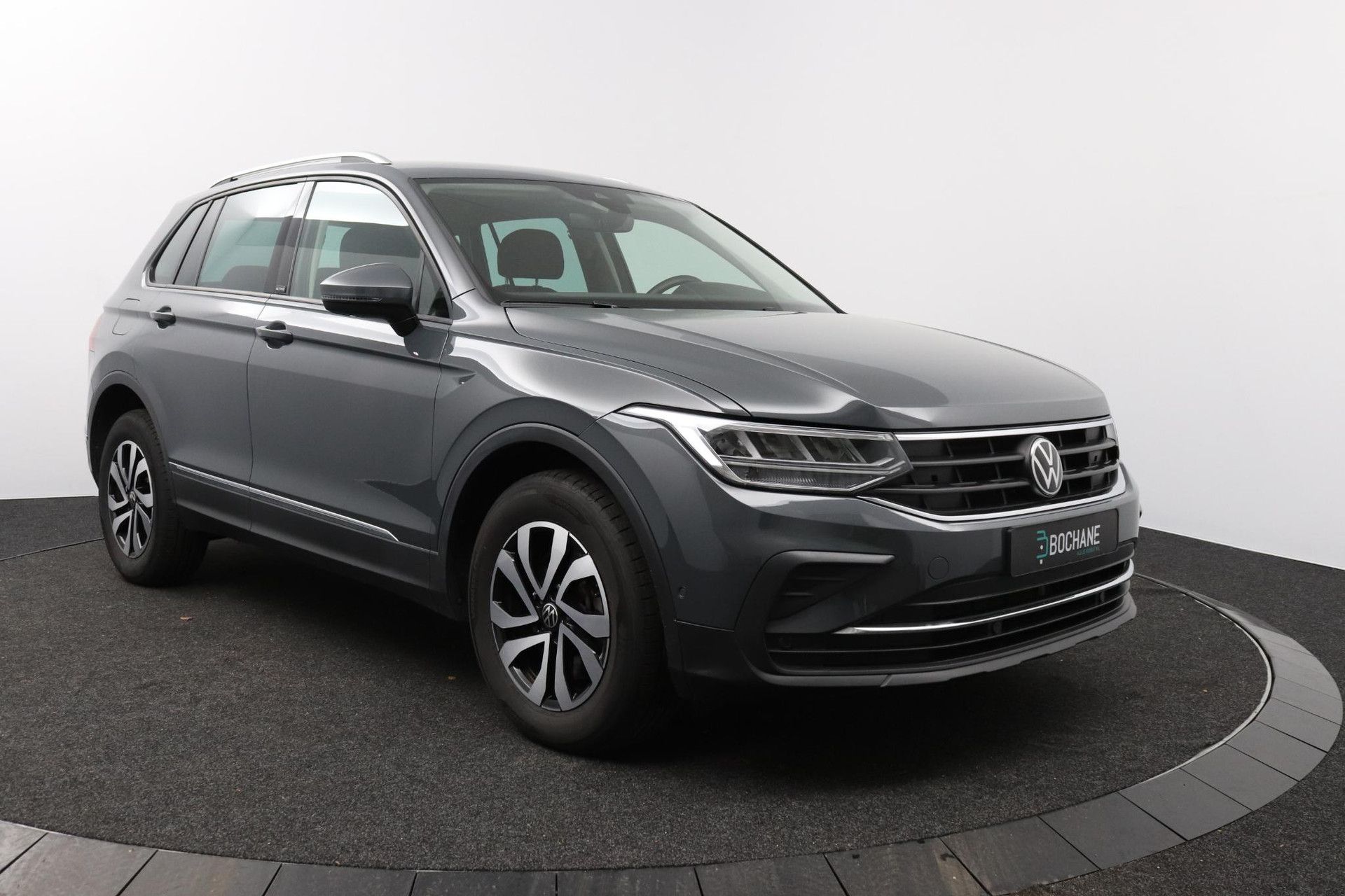 Volkswagen Tiguan met kenteken JHD-31-Z – detailfoto