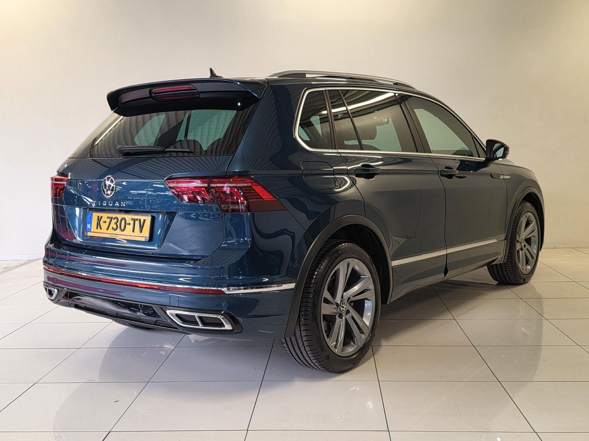 Volkswagen Tiguan met kenteken K-730-TV – achteraanzicht