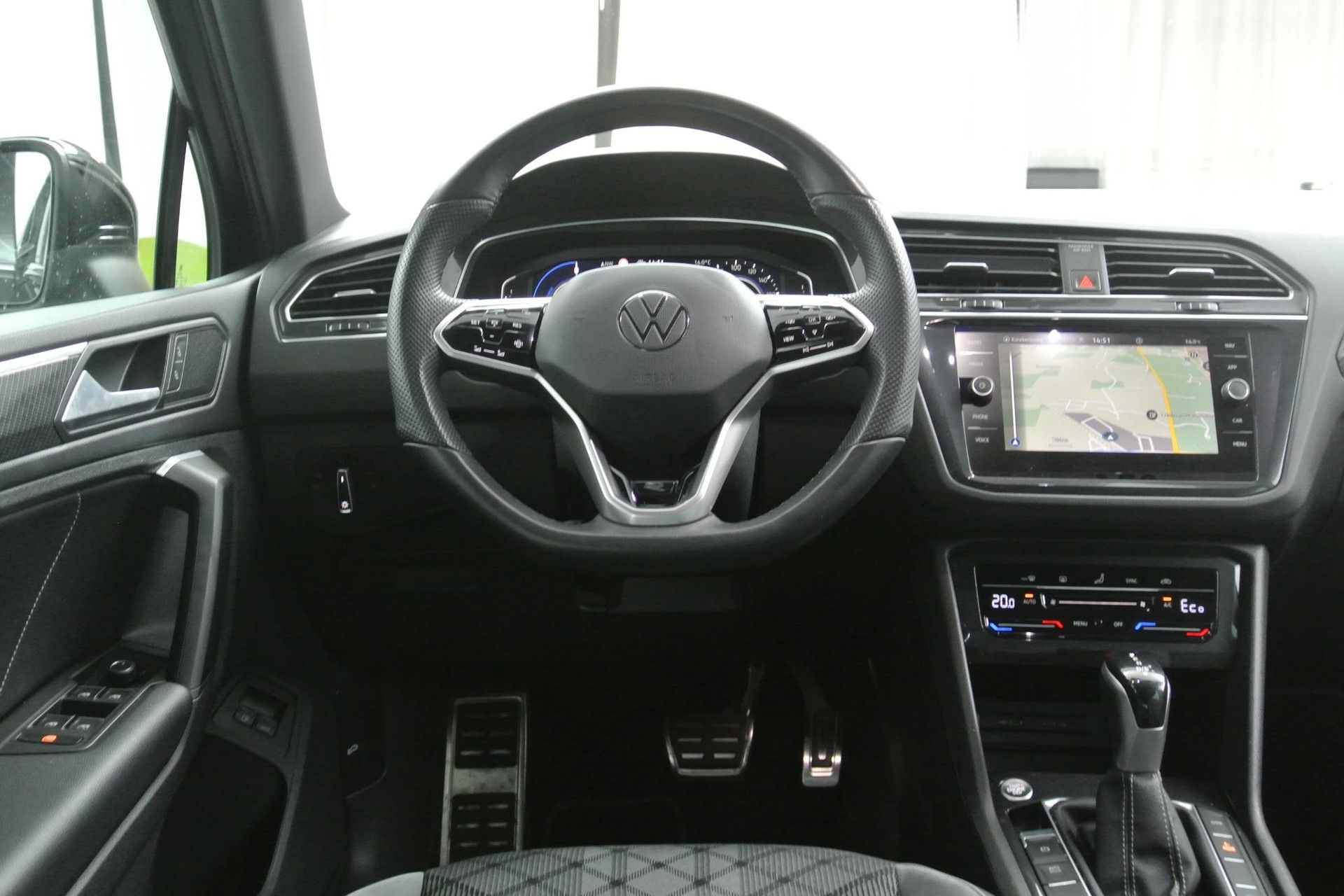 Volkswagen Tiguan met kenteken P-612-HJ – interieur