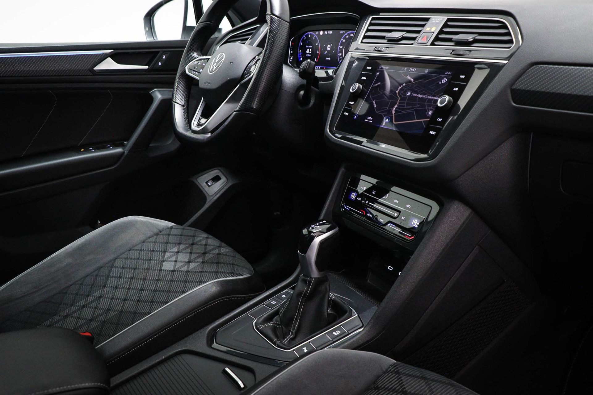 Volkswagen Tiguan met kenteken S-261-FR – interieur