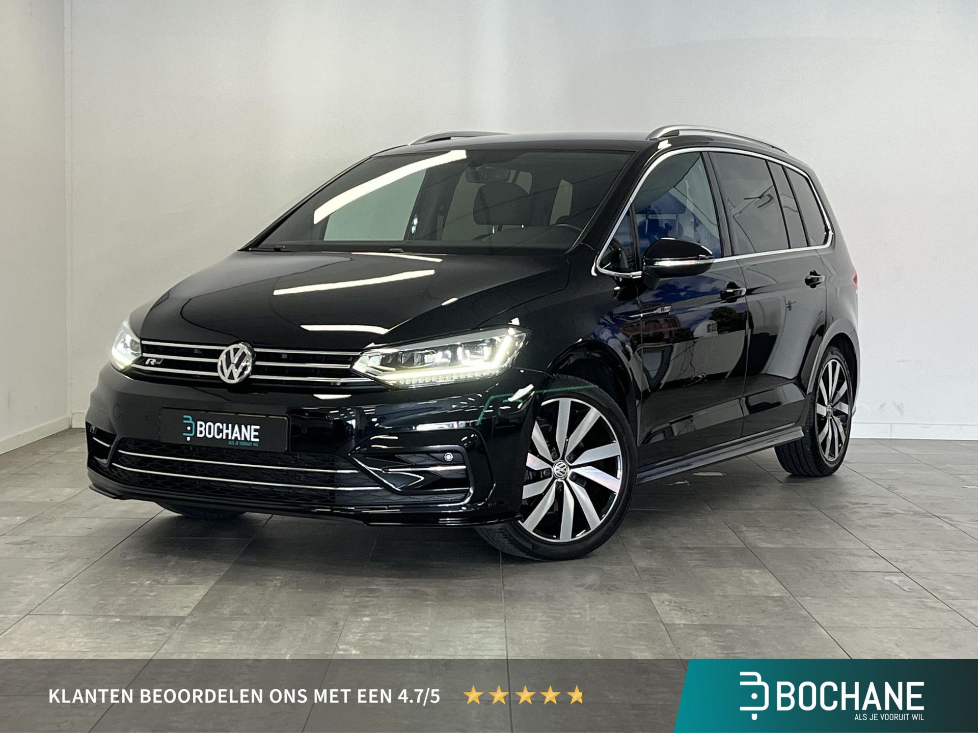 Volkswagen Touran met kenteken ZJ-614-D – vooraanzicht