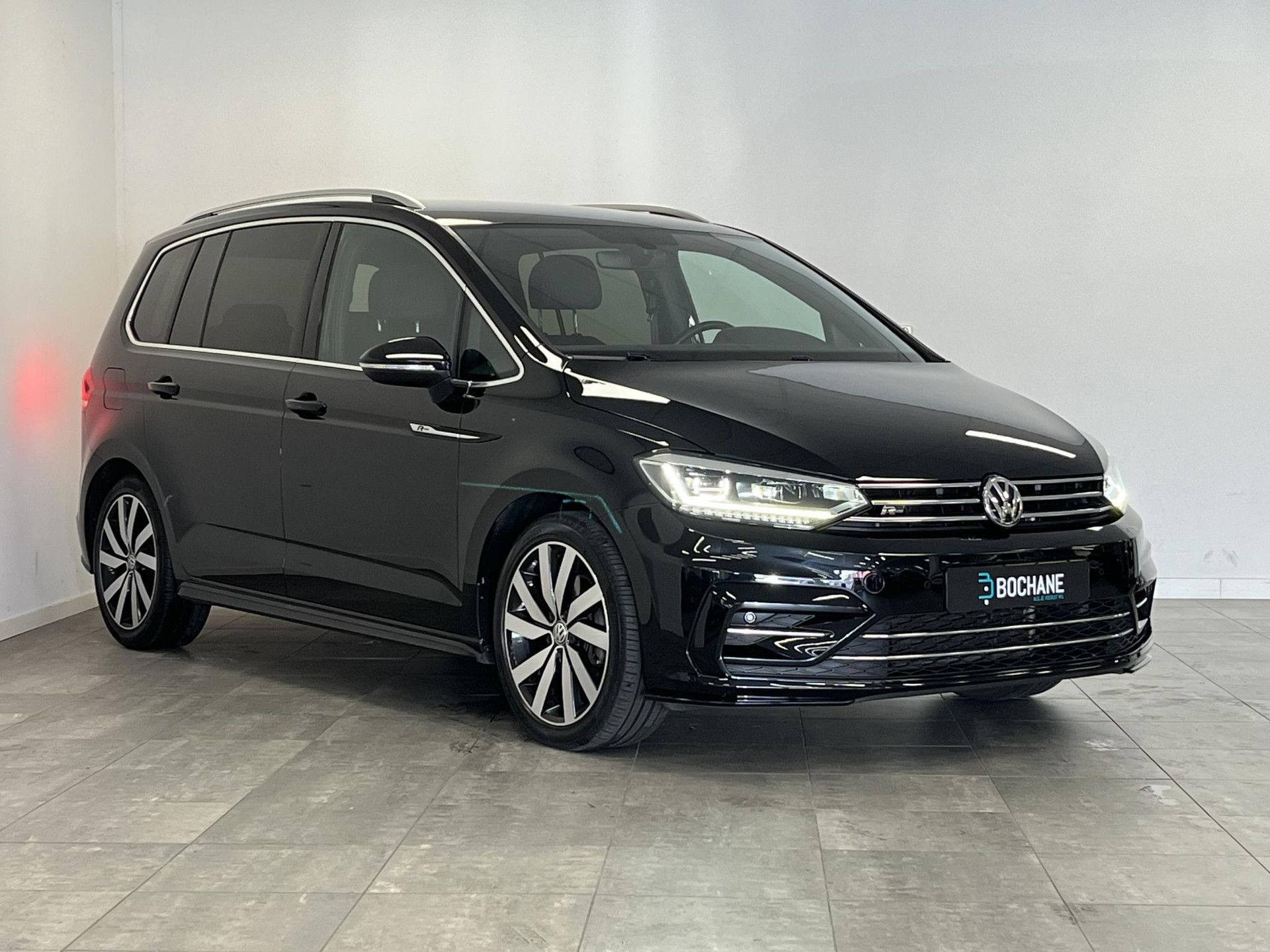 Volkswagen Touran met kenteken ZJ-614-D – detailfoto