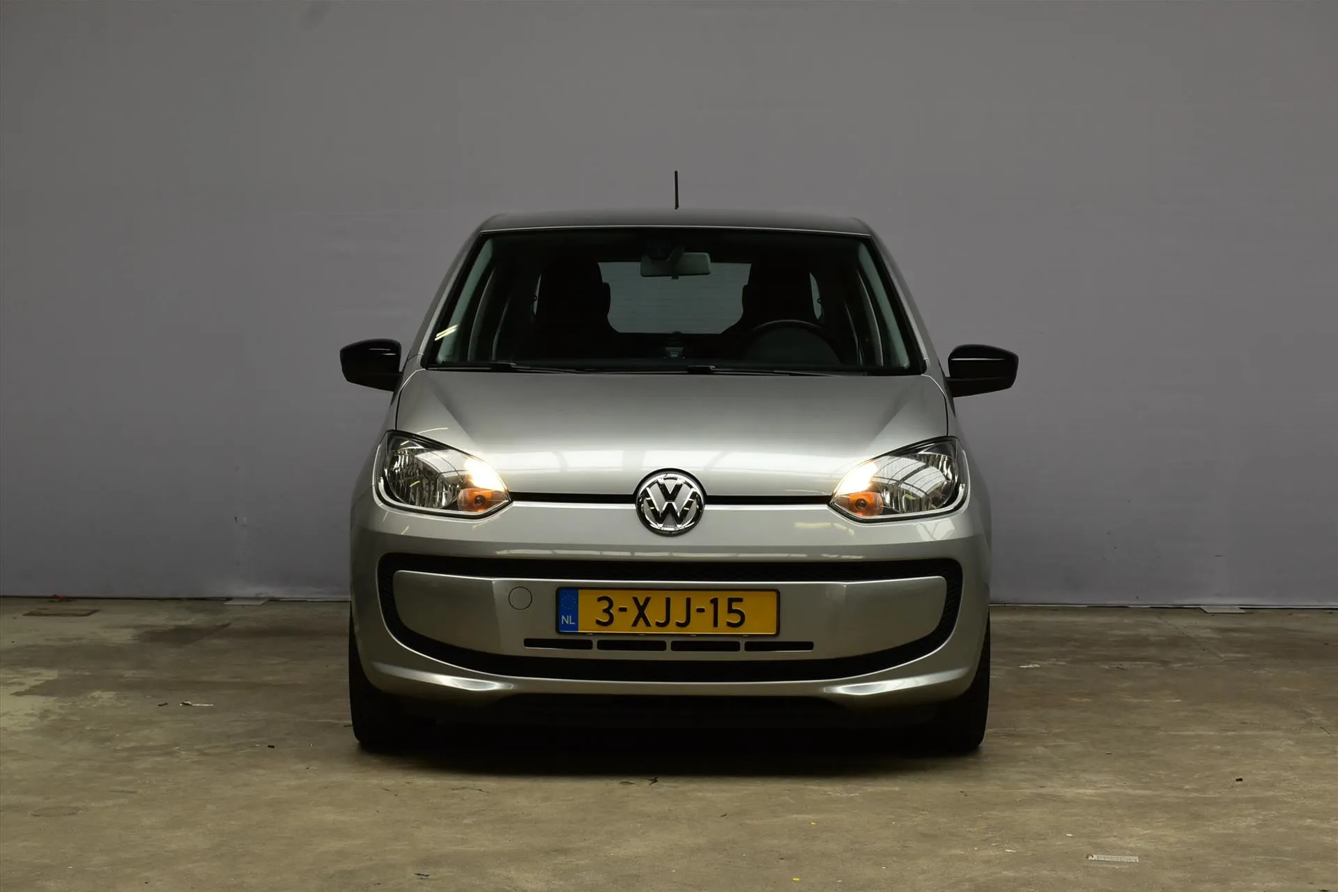 Volkswagen up! met kenteken 3-XJJ-15 – achteraanzicht