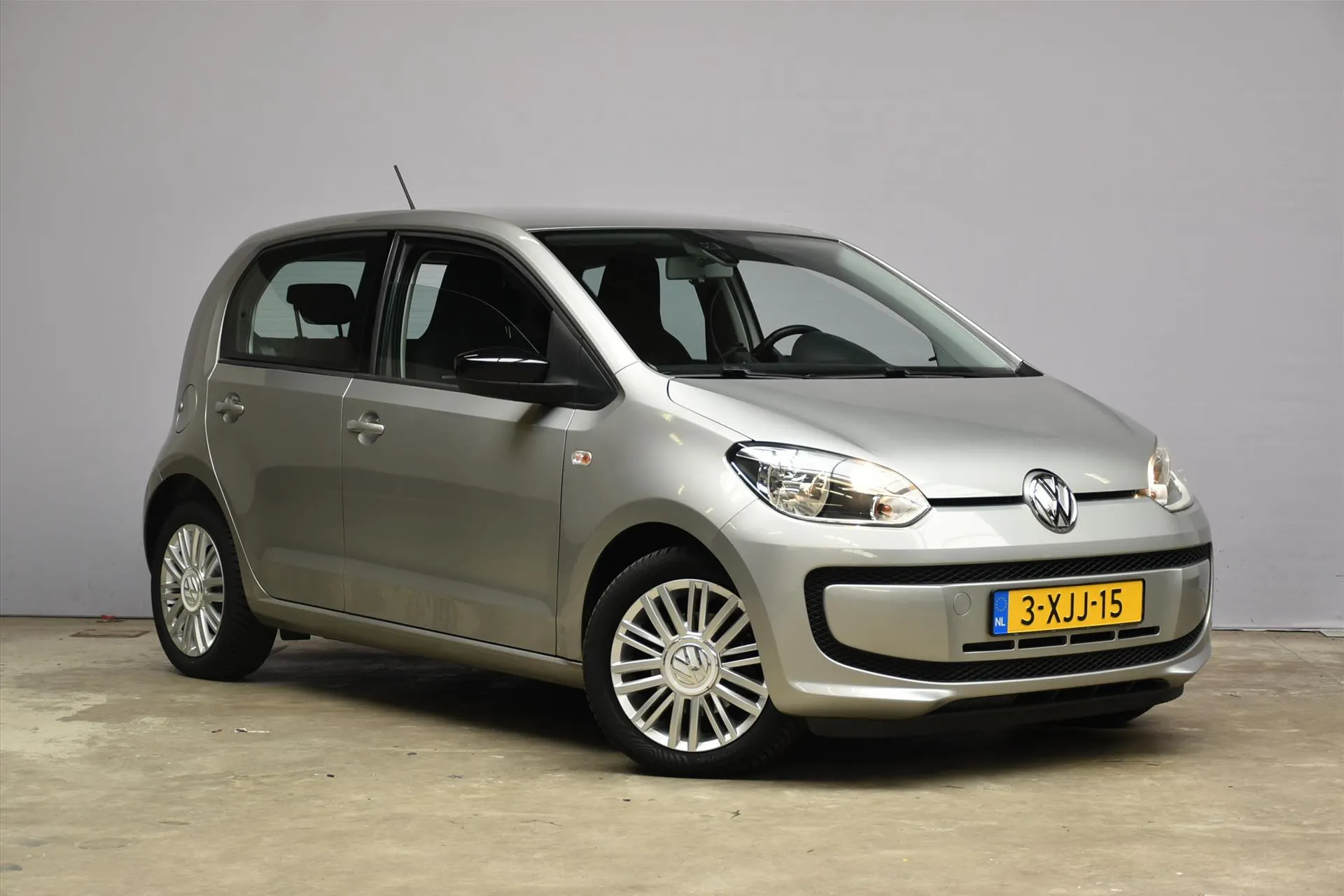 Volkswagen up! met kenteken 3-XJJ-15 – interieur