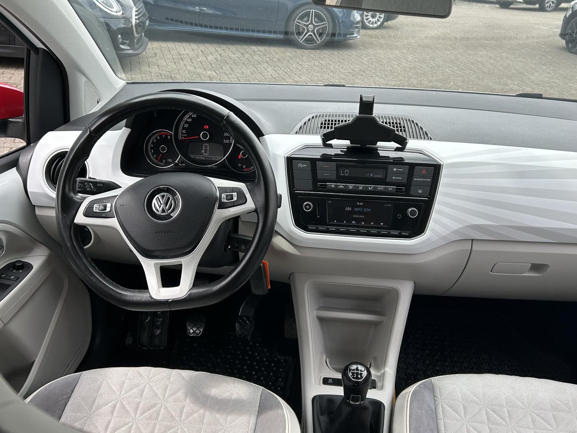 Volkswagen up! met kenteken NK-446-K – interieur