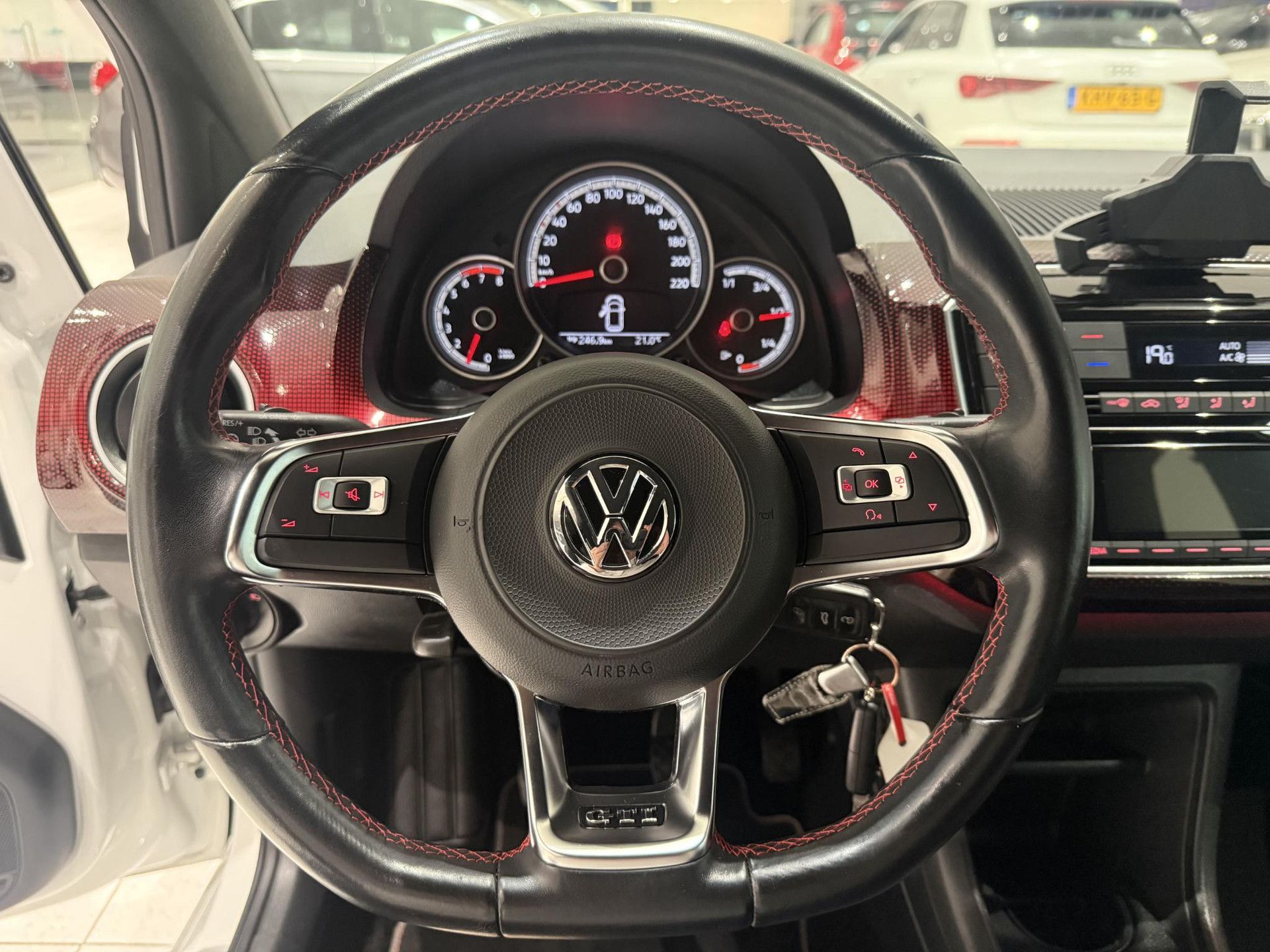 Volkswagen up! met kenteken SV-675-V – interieur