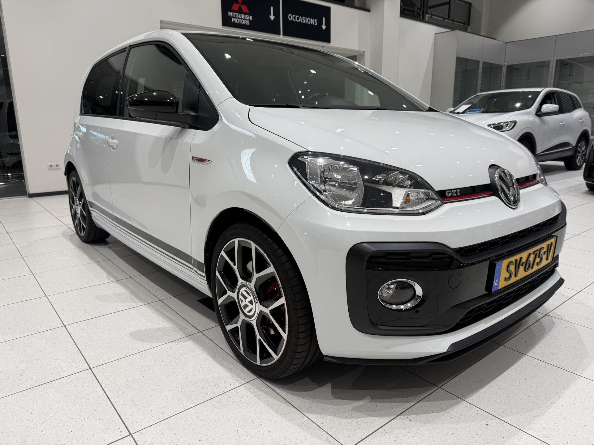 Volkswagen up! met kenteken SV-675-V – detailfoto