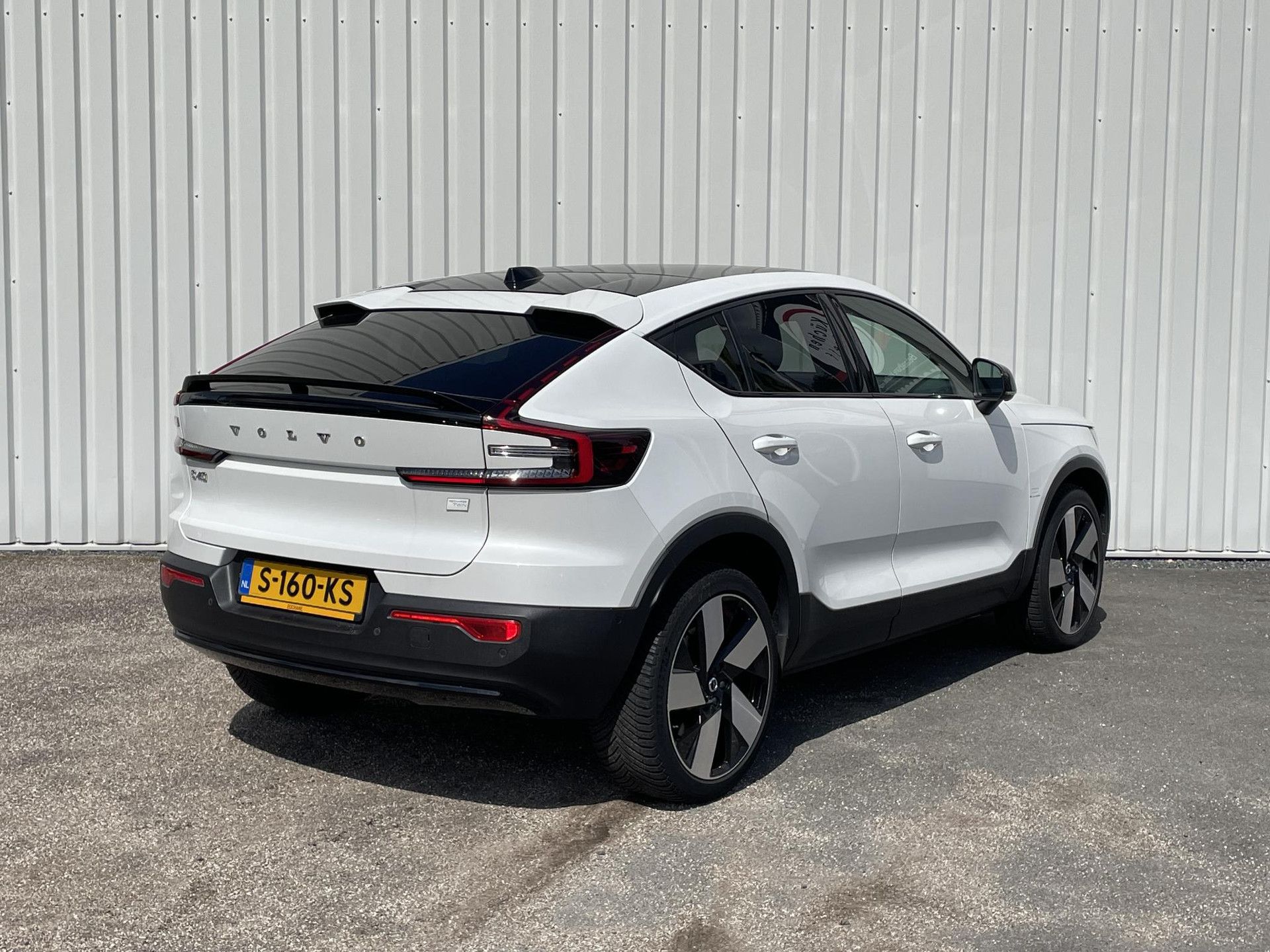 Volvo C40 met kenteken S-160-KS – achteraanzicht