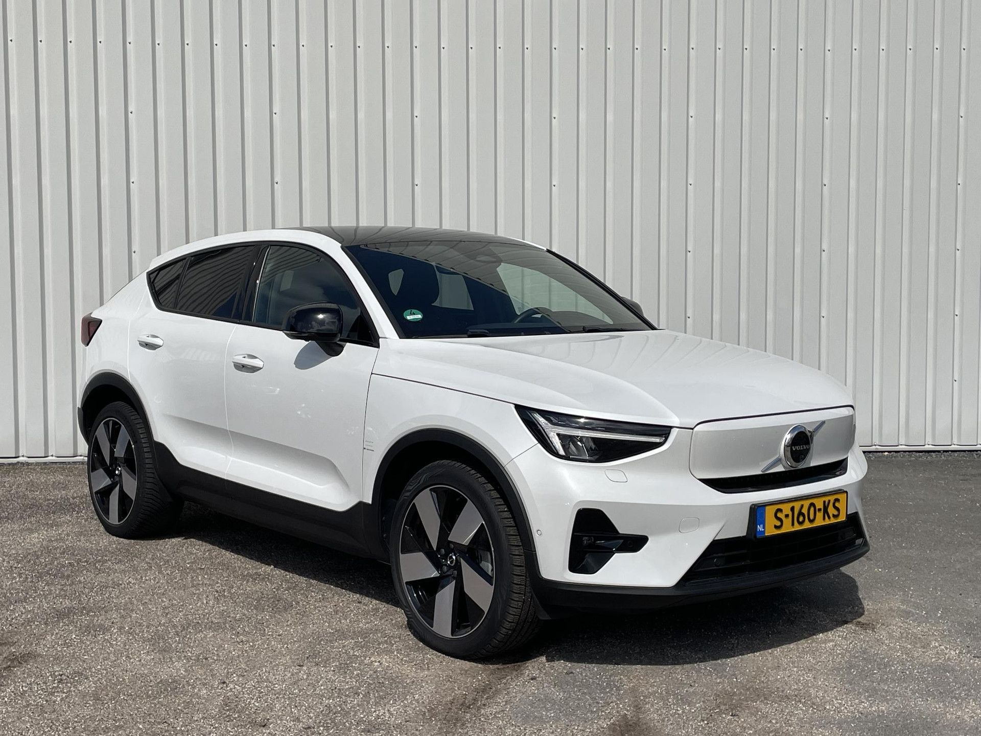 Volvo C40 met kenteken S-160-KS – detailfoto