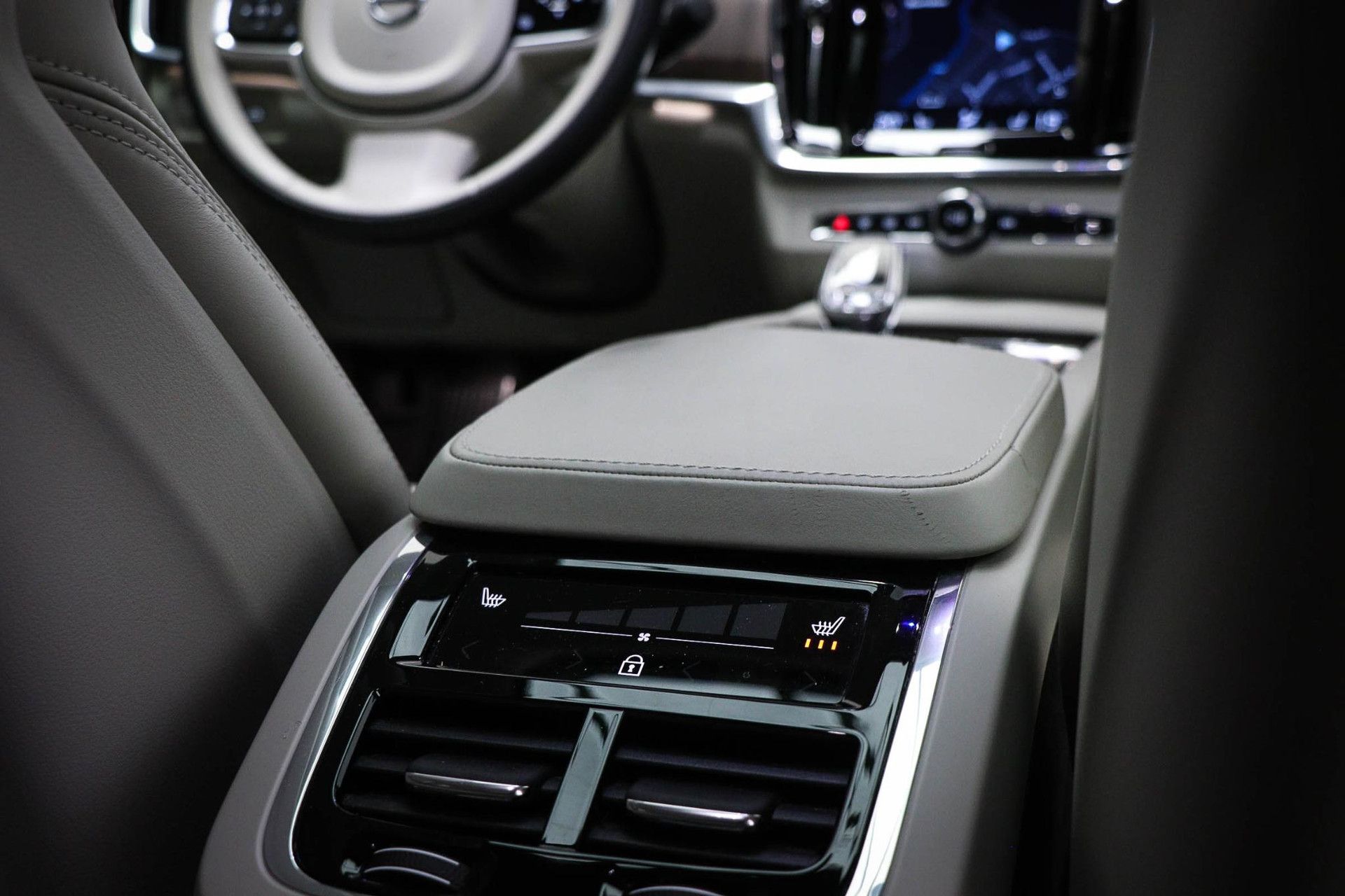 Volvo S90 met kenteken L-148-TF – interieur