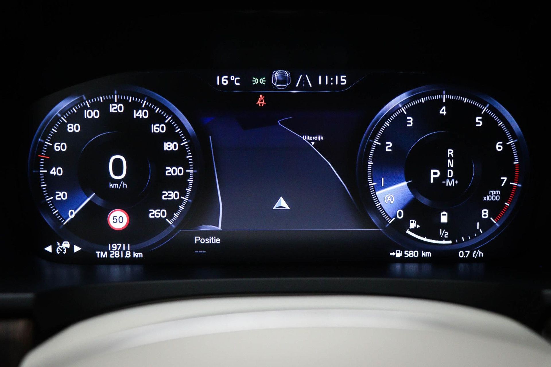Volvo S90 met kenteken L-148-TF – detailfoto