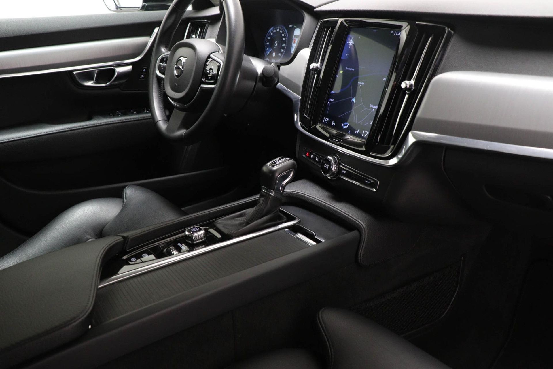 Volvo S90 met kenteken RV-796-D – interieur