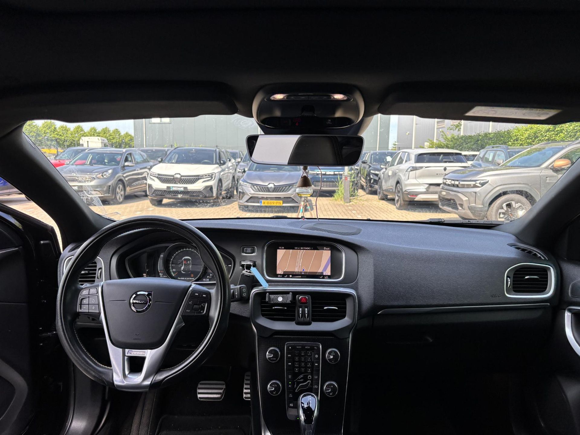 Volvo V40 met kenteken H-794-GG – interieur