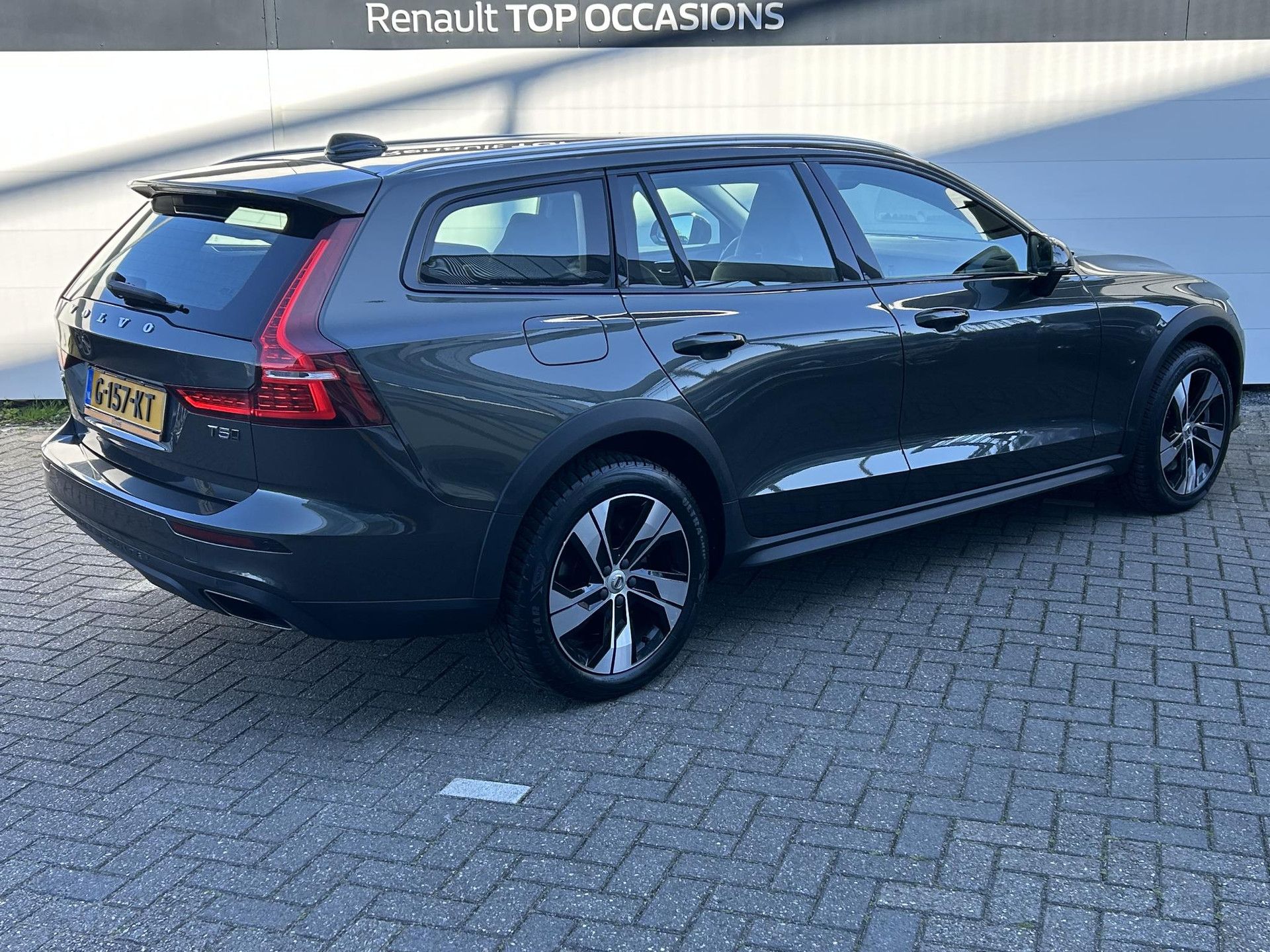 Volvo V60 met kenteken G-157-KT – achteraanzicht