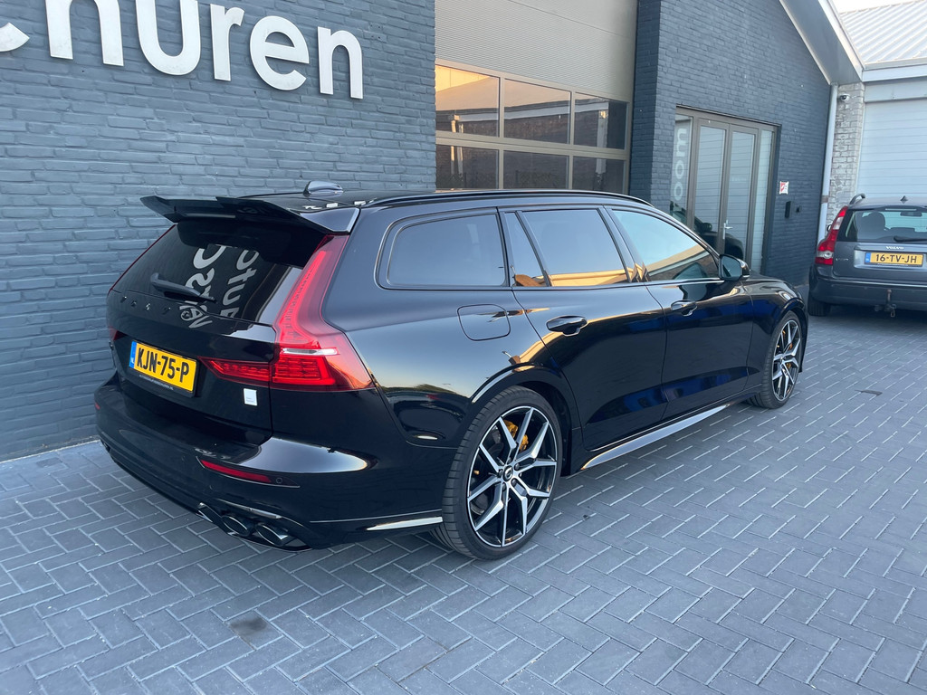 Volvo V60 met kenteken KJN-75-P – interieur