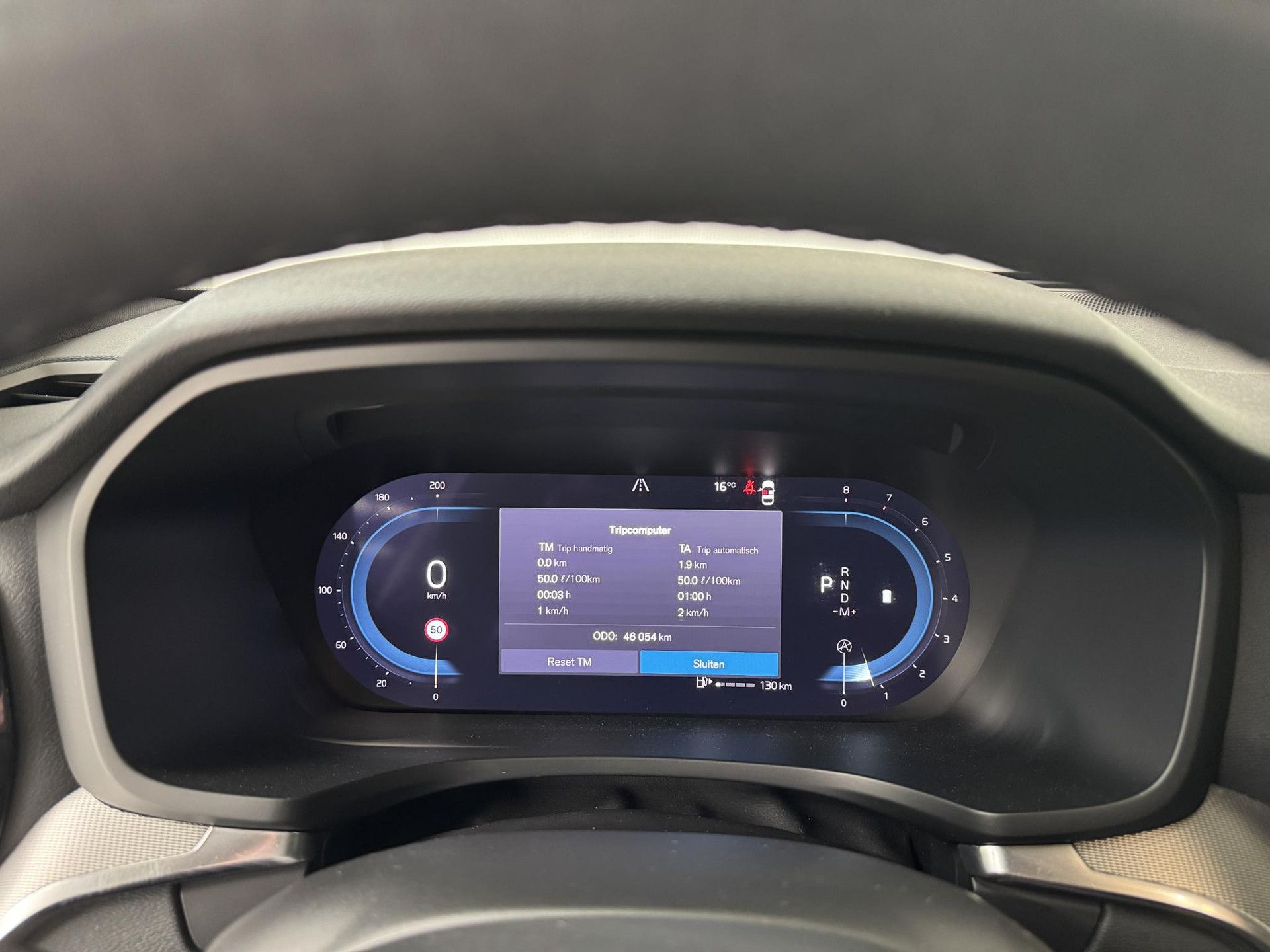 Volvo V60 met kenteken S-683-XP – dashboard