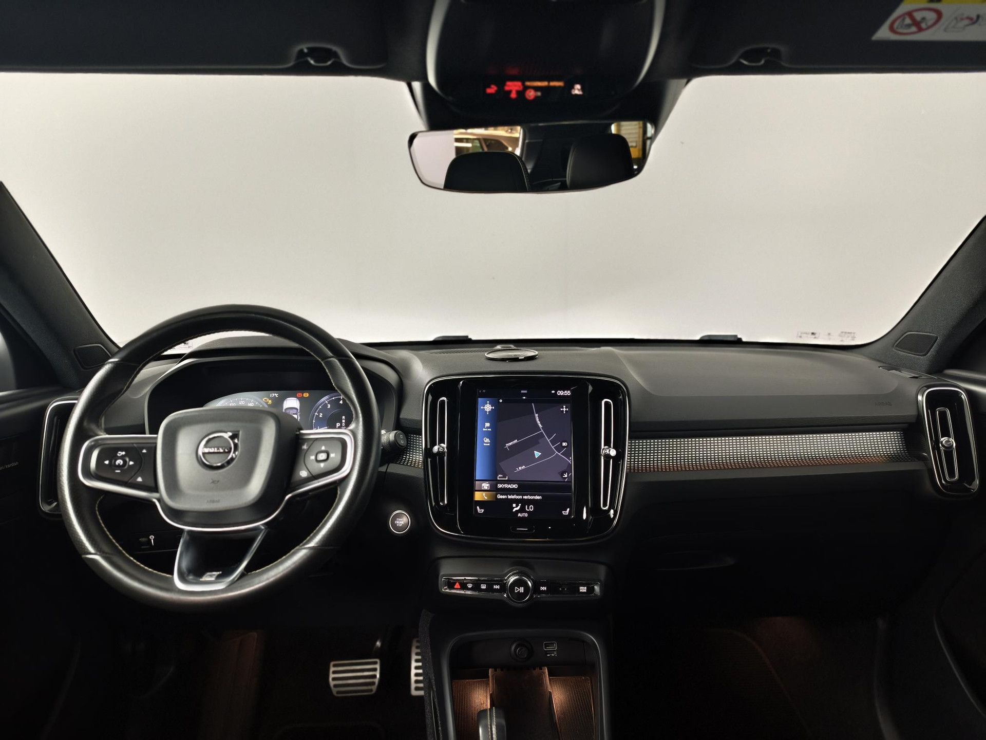 Volvo XC40 met kenteken J-094-XP – interieur