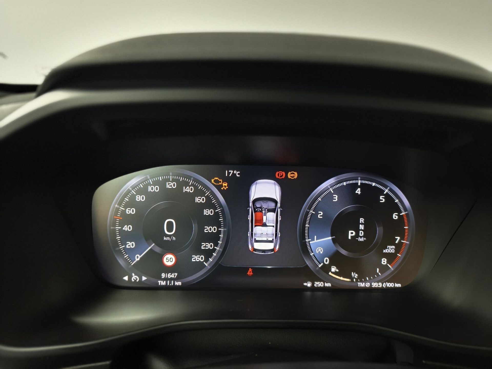 Volvo XC40 met kenteken J-094-XP – dashboard