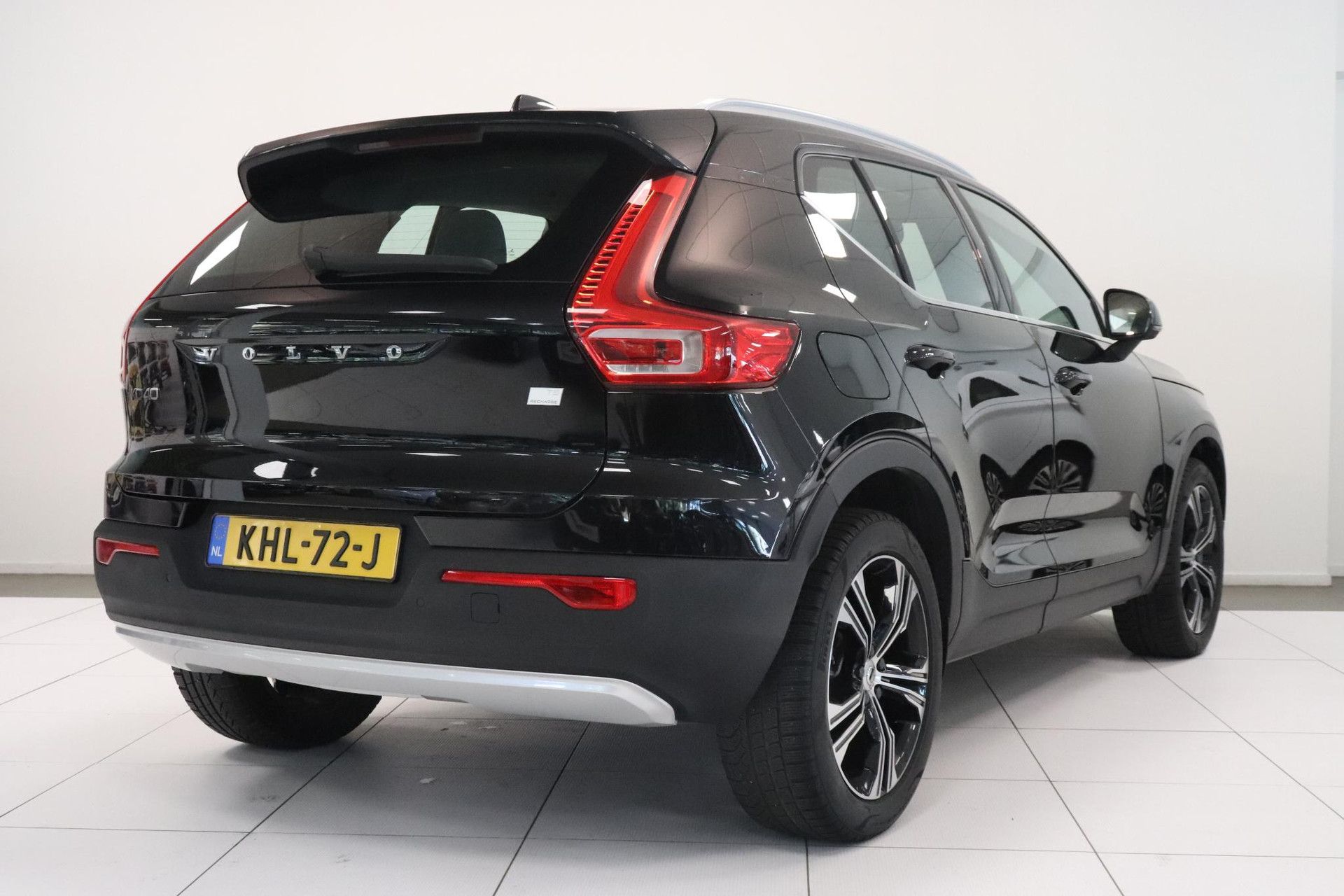 Volvo XC40 met kenteken KHL-72-J – achteraanzicht