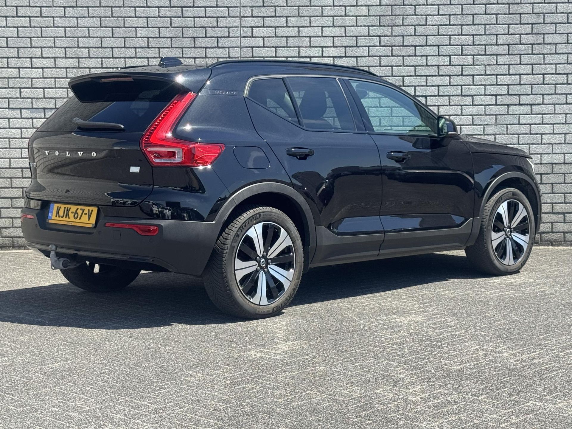 Volvo XC40 met kenteken KJK-67-V – achteraanzicht