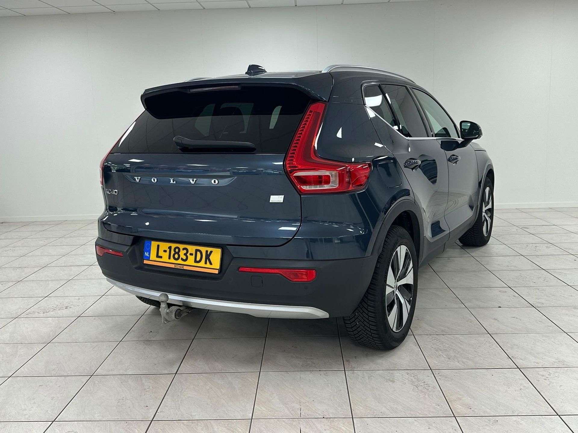 Volvo XC40 met kenteken L-183-DK – achteraanzicht