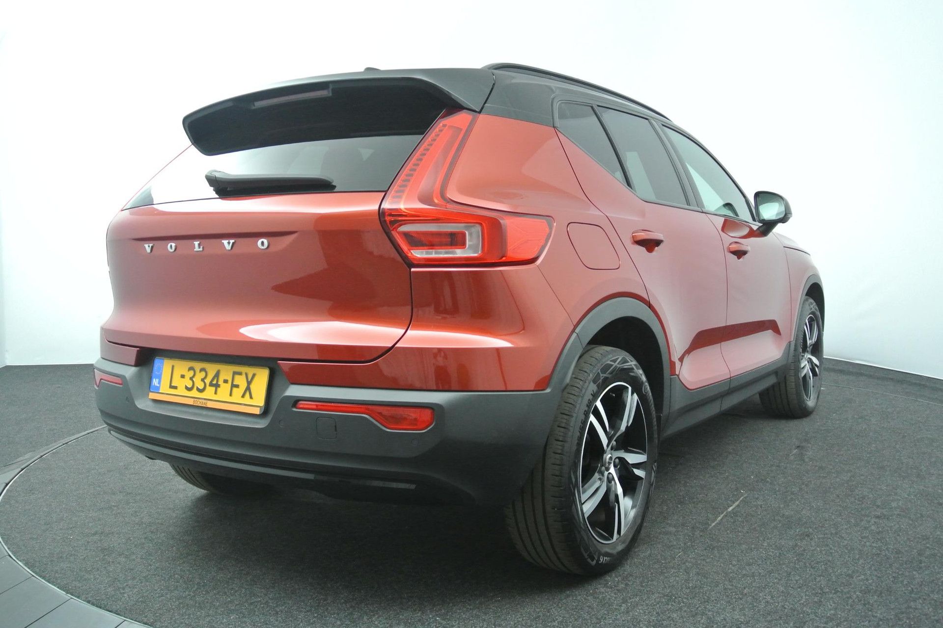 Volvo XC40 met kenteken L-334-FX – achteraanzicht