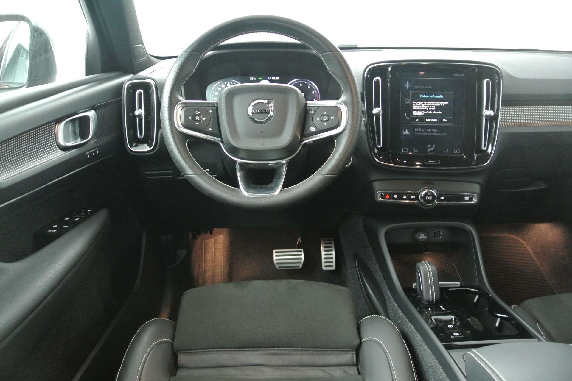 Volvo XC40 met kenteken L-334-FX – interieur